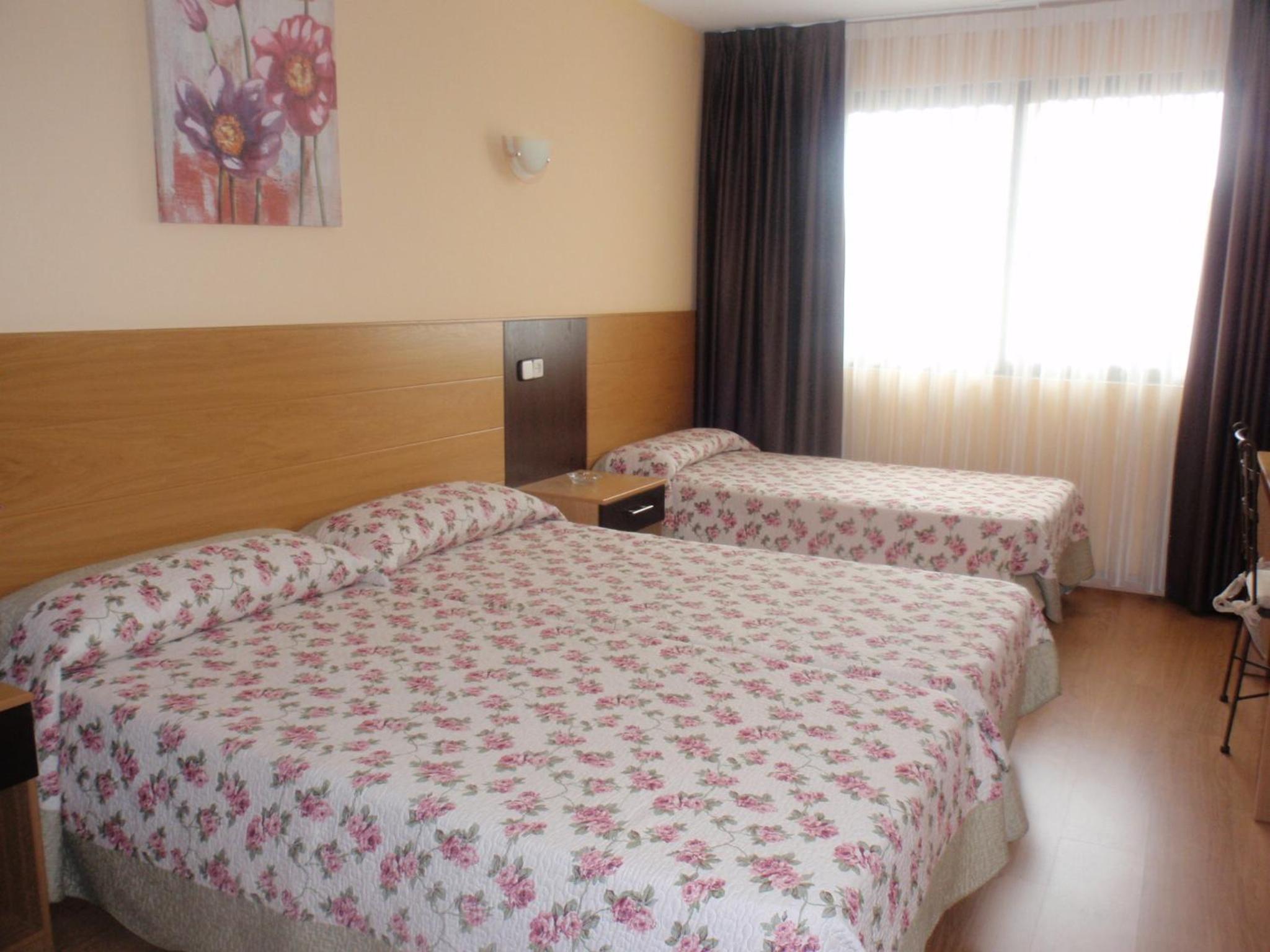 Double or Twin Room with Extra Bed photo 2