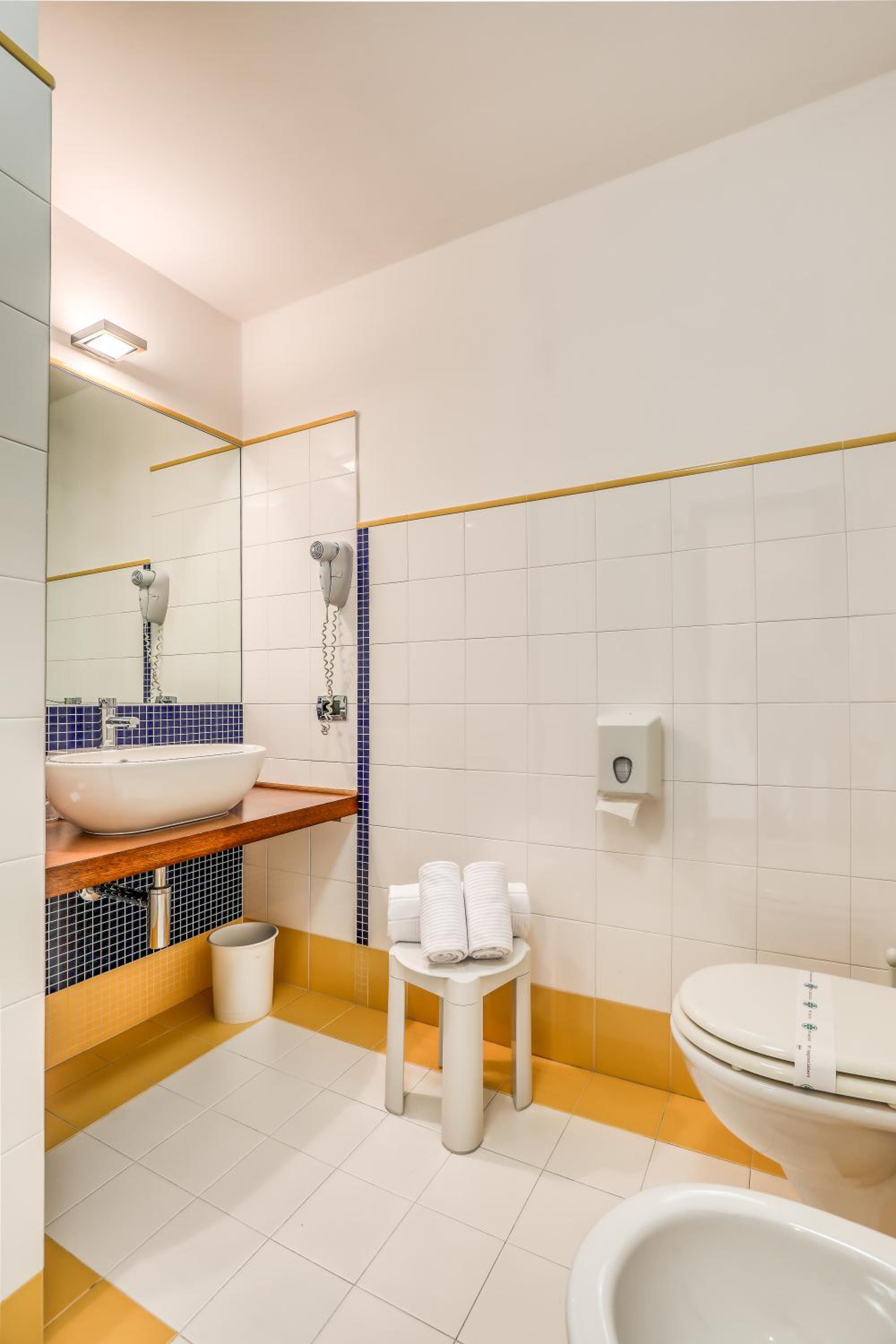 Double Room - Photo 12