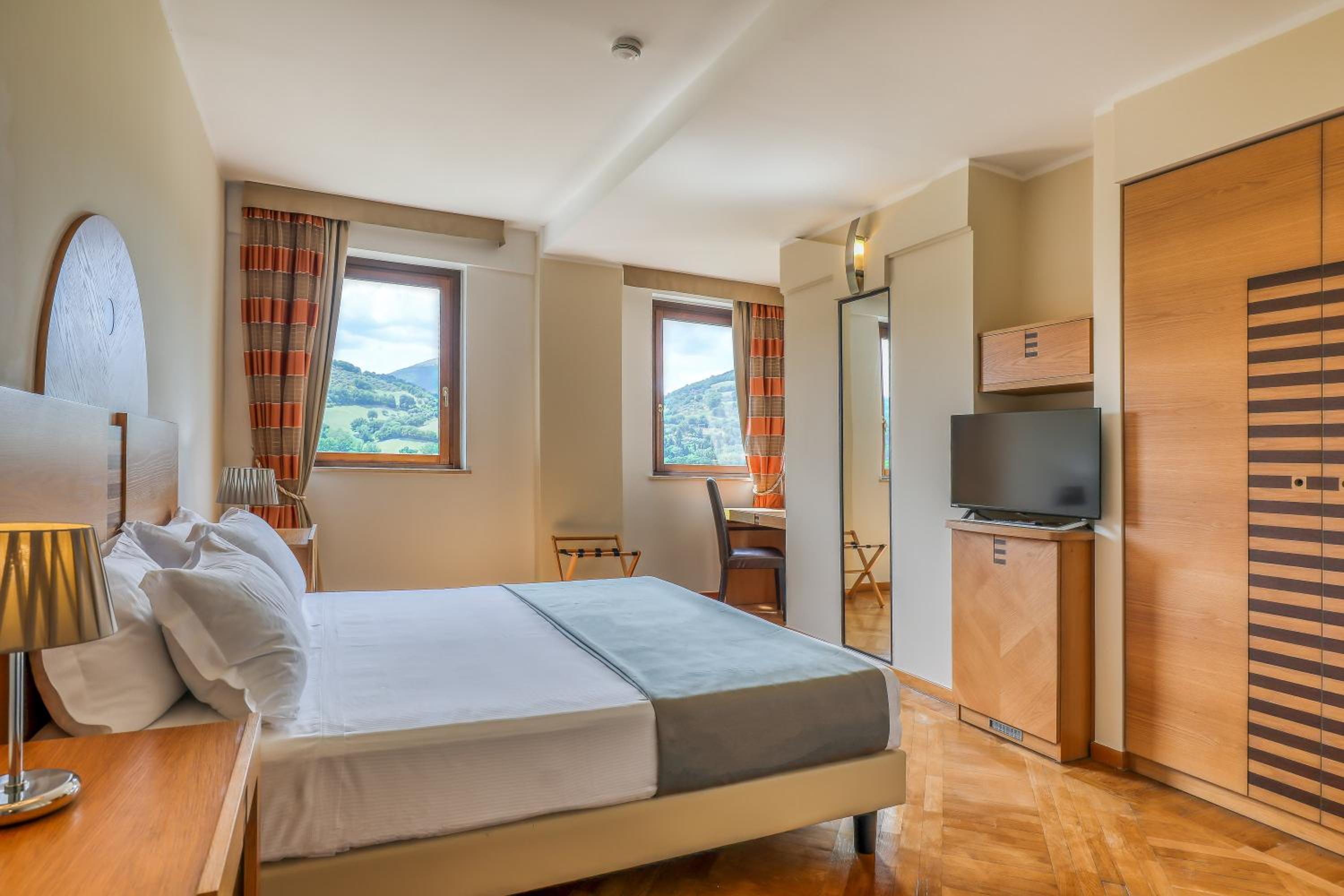Double Room - Photo 10