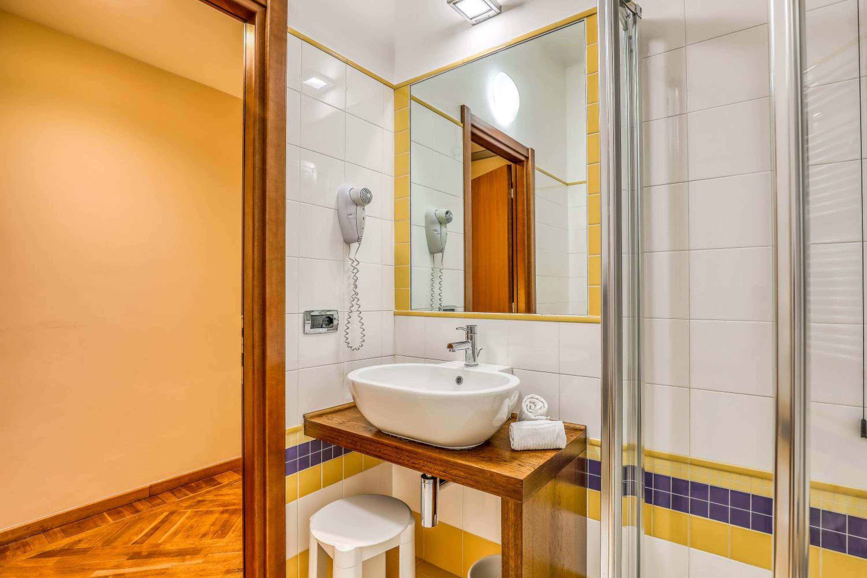 Double Room - Photo 11
