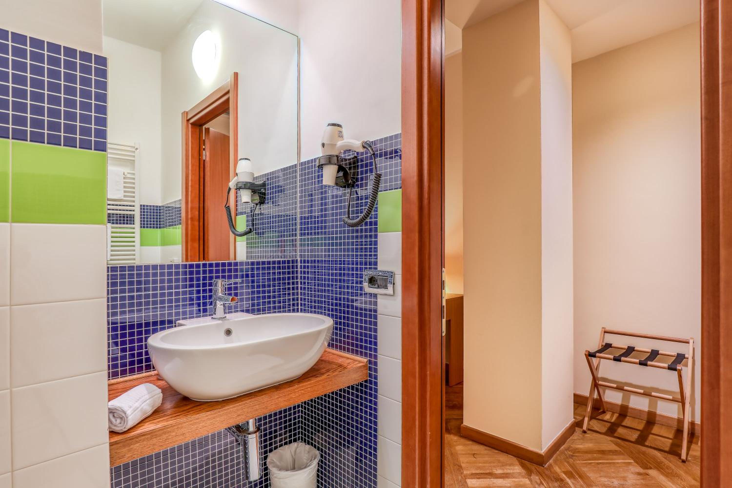 Double Room - Photo 5