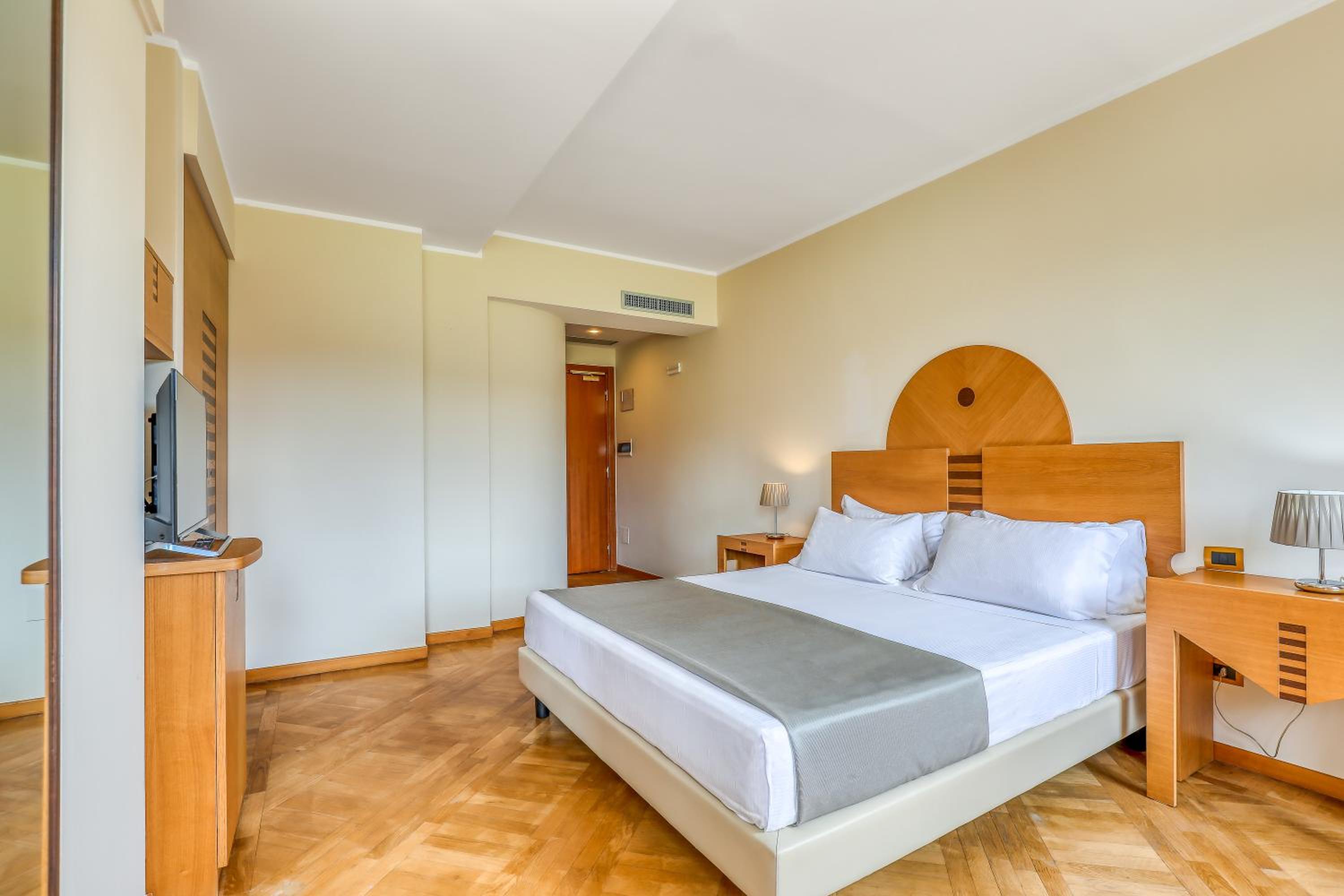 Double Room - Photo 9