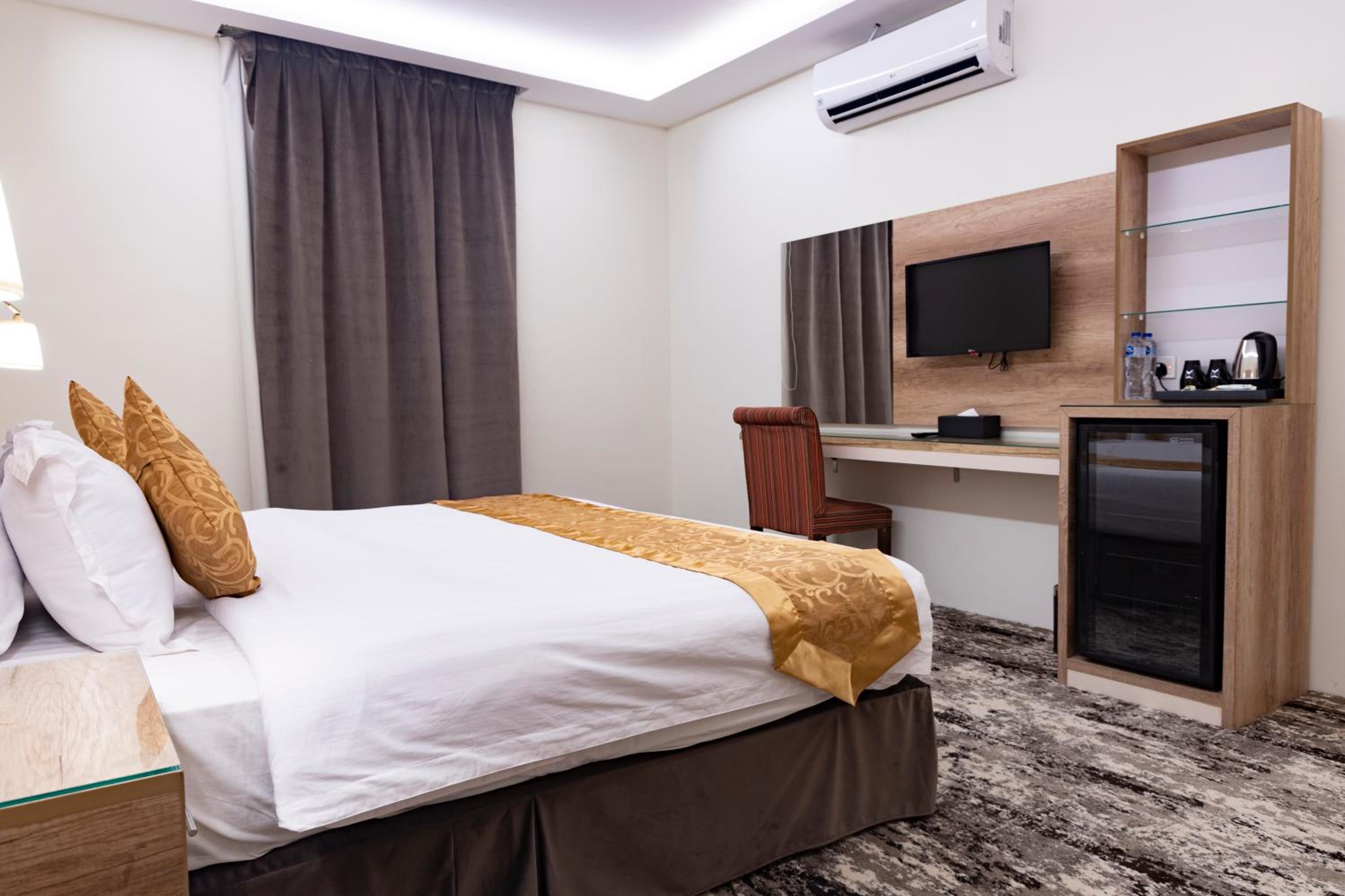 Deluxe Double Or Twin Room - Photo 10