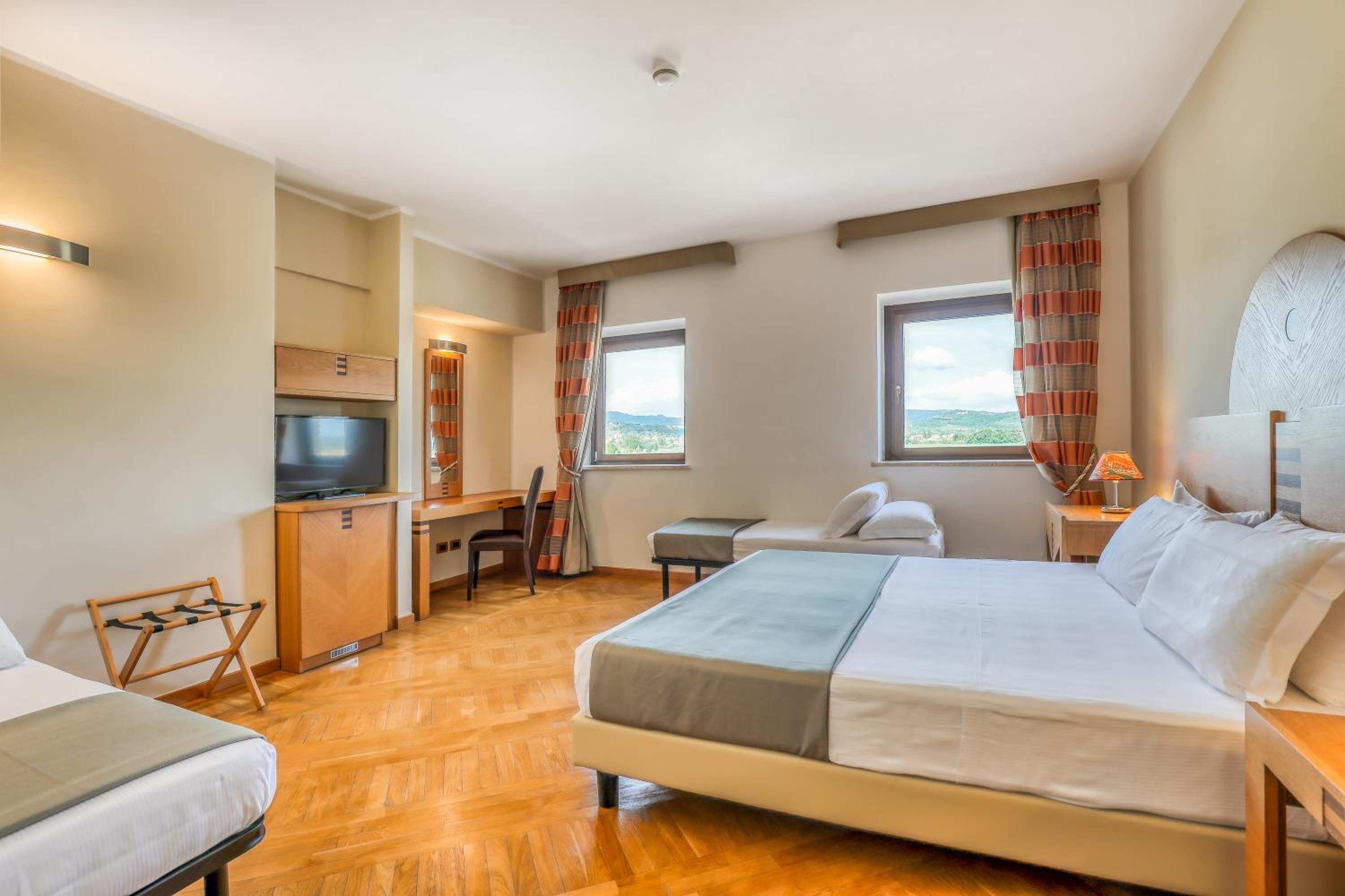 Deluxe Family Suite - Photo 1