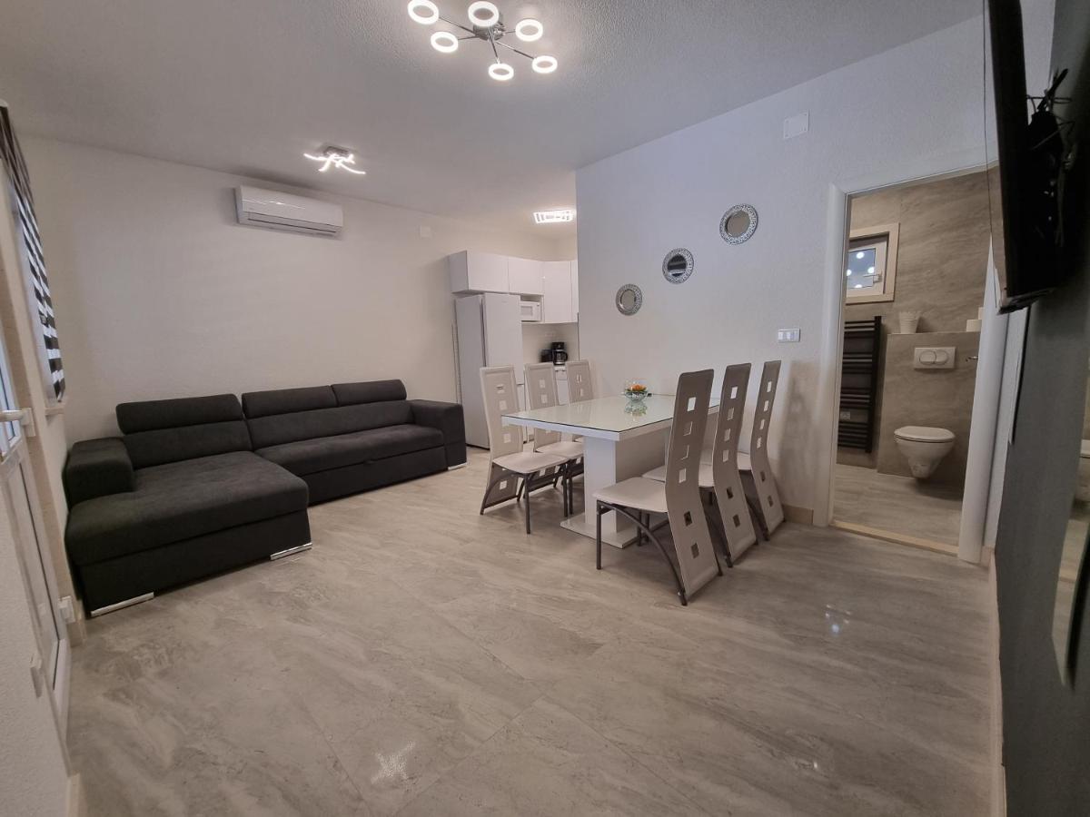 Apartment with Terrace photo 3