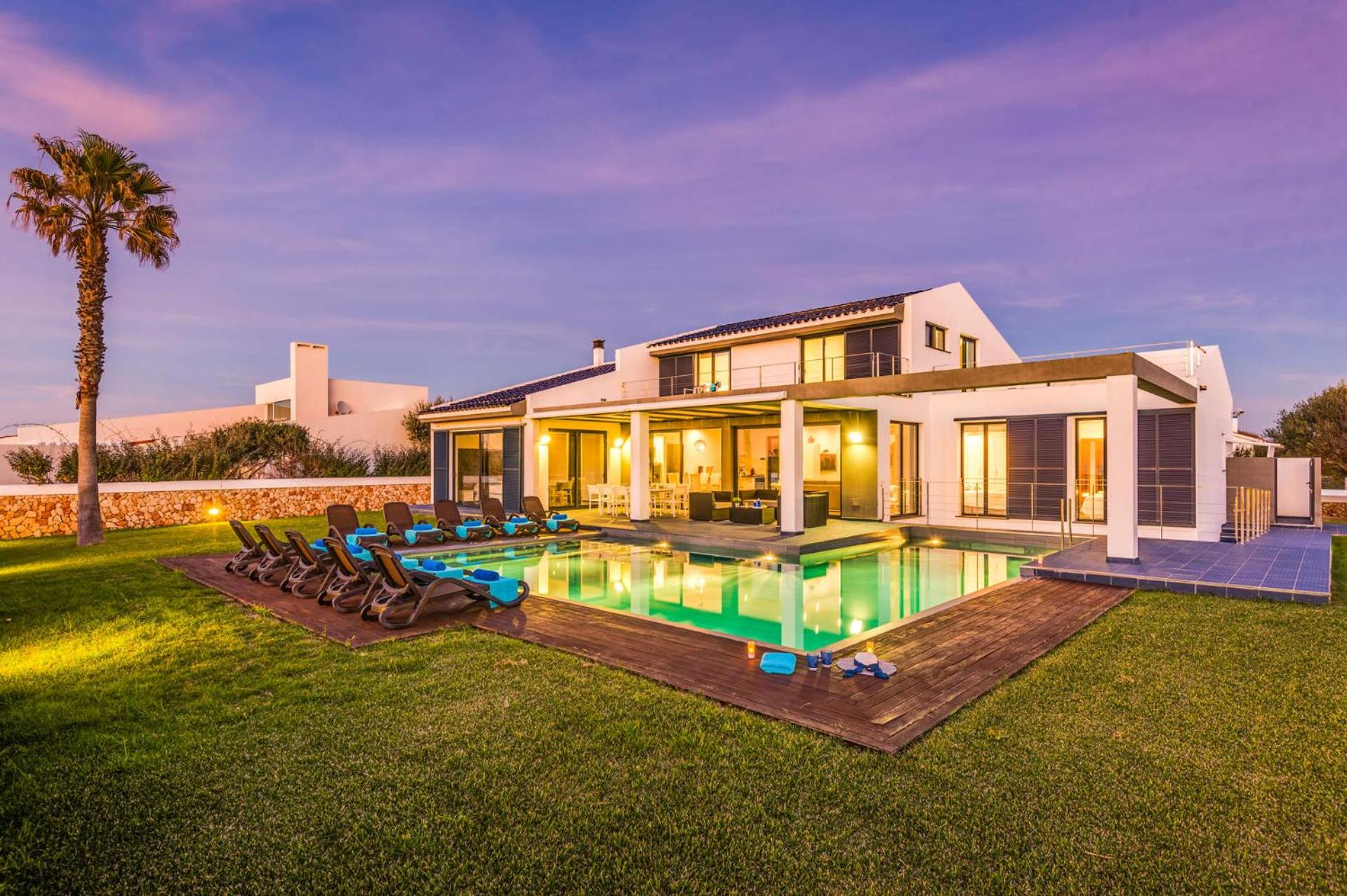 Five-Bedroom Villa photo 2