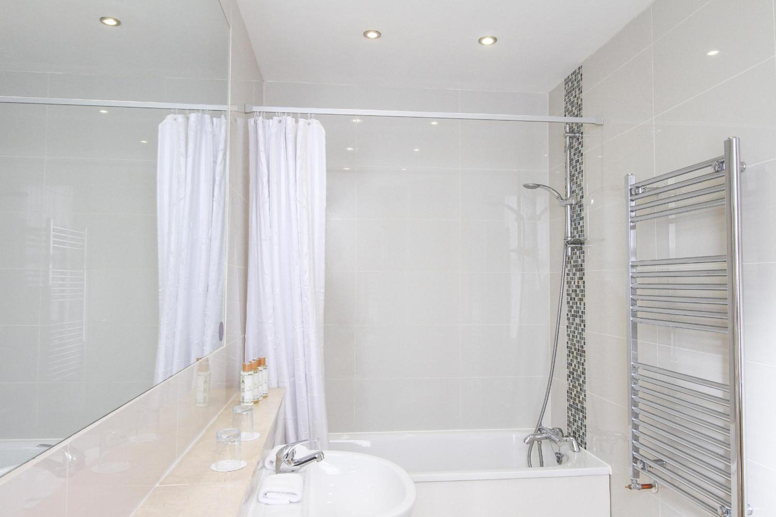 Standard Double or Twin Room photo 2
