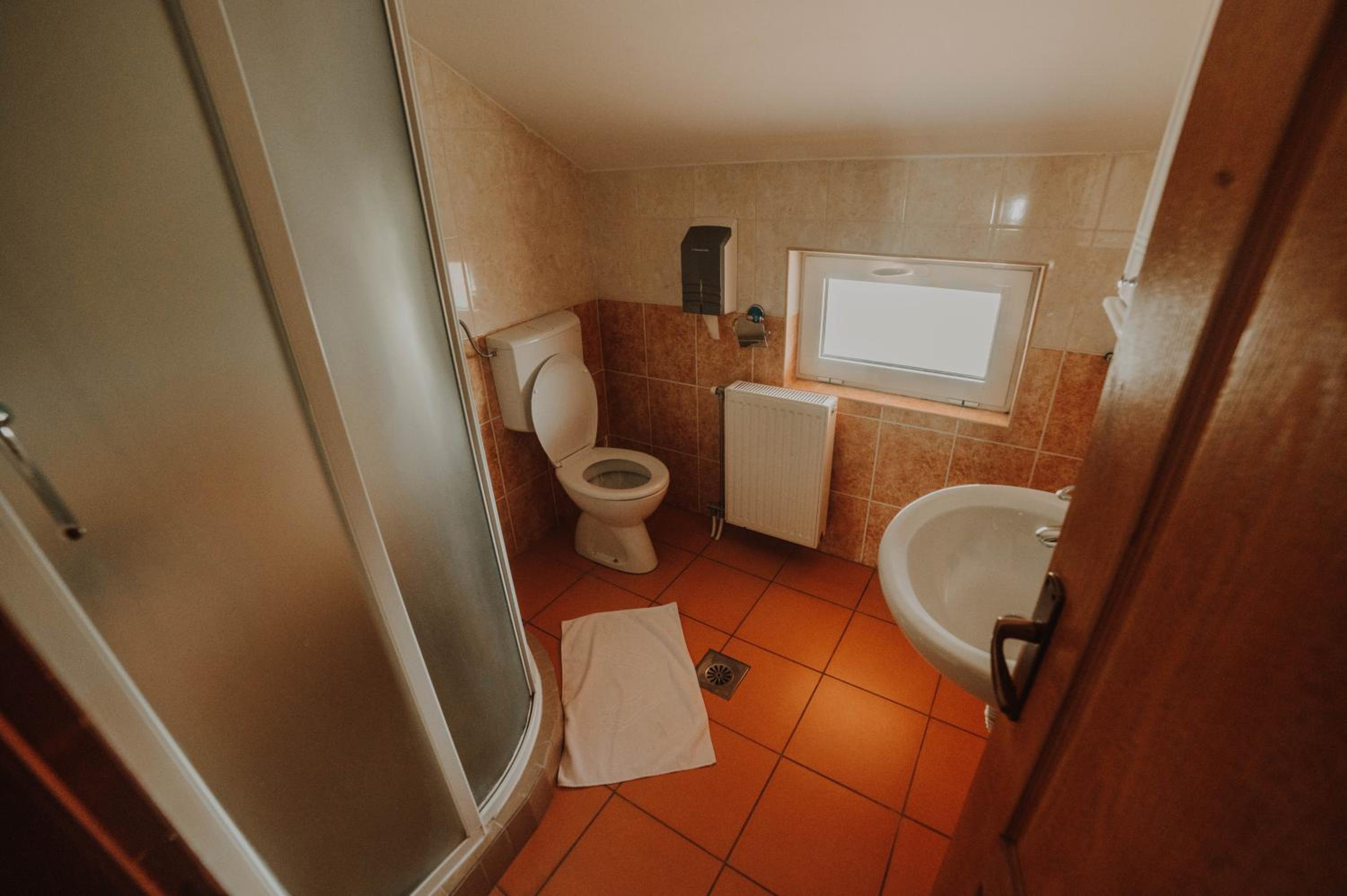 Family Room with Bathroom photo 3