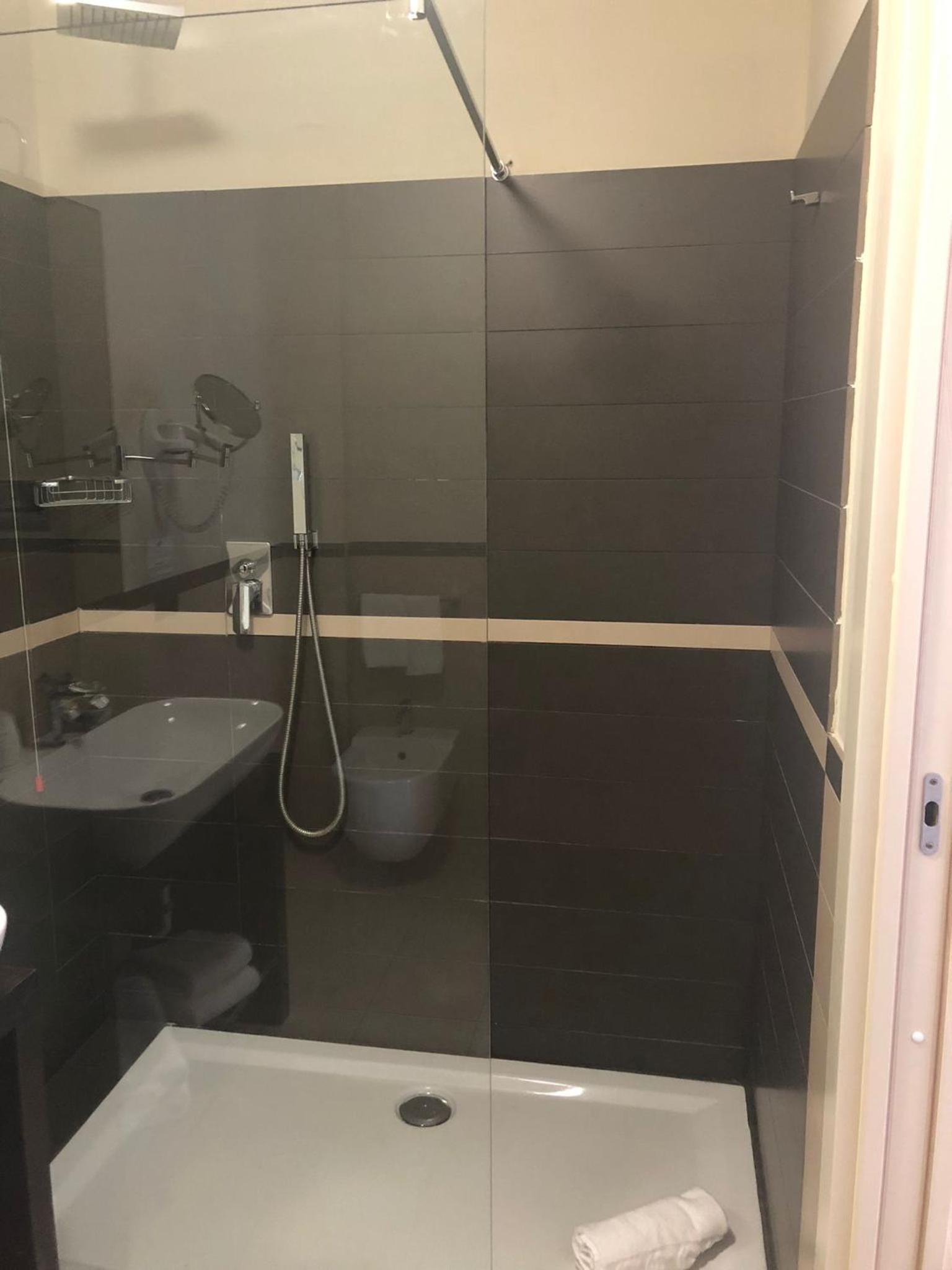 Double Room with Pool View - Photo 2