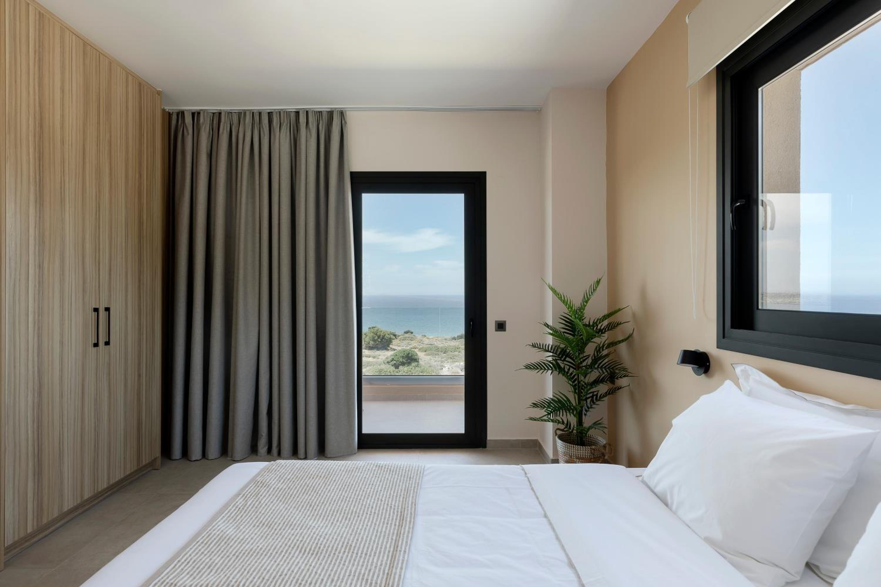 Superior Room with Balcony and Sea View - Photo 1
