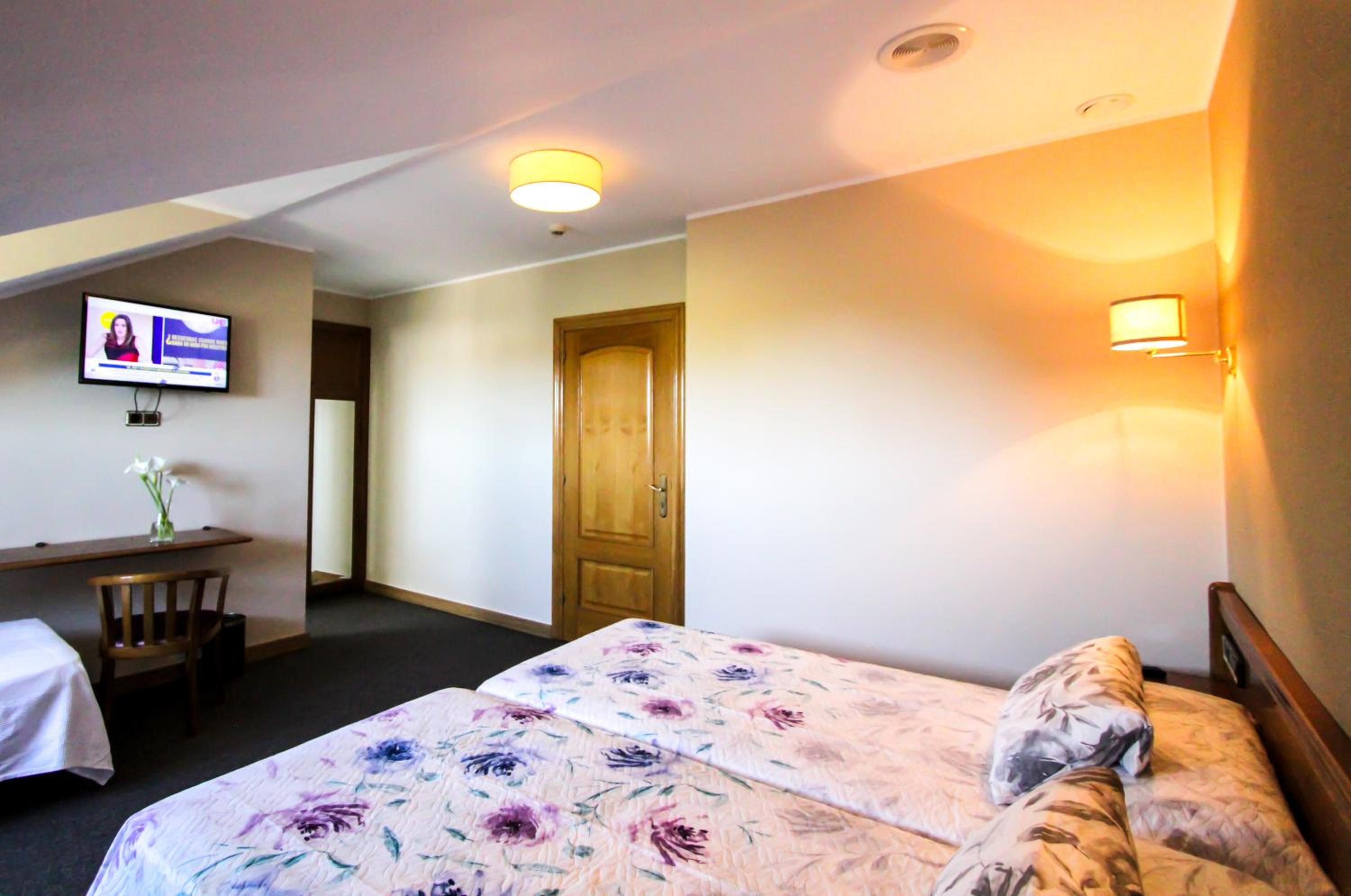 Family Room - Photo 2