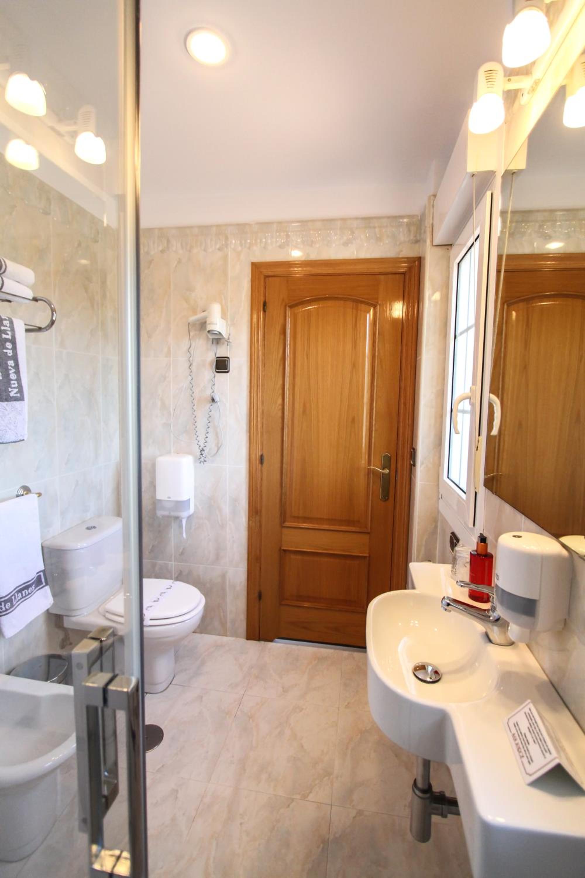 Double or Twin Room - Photo 3