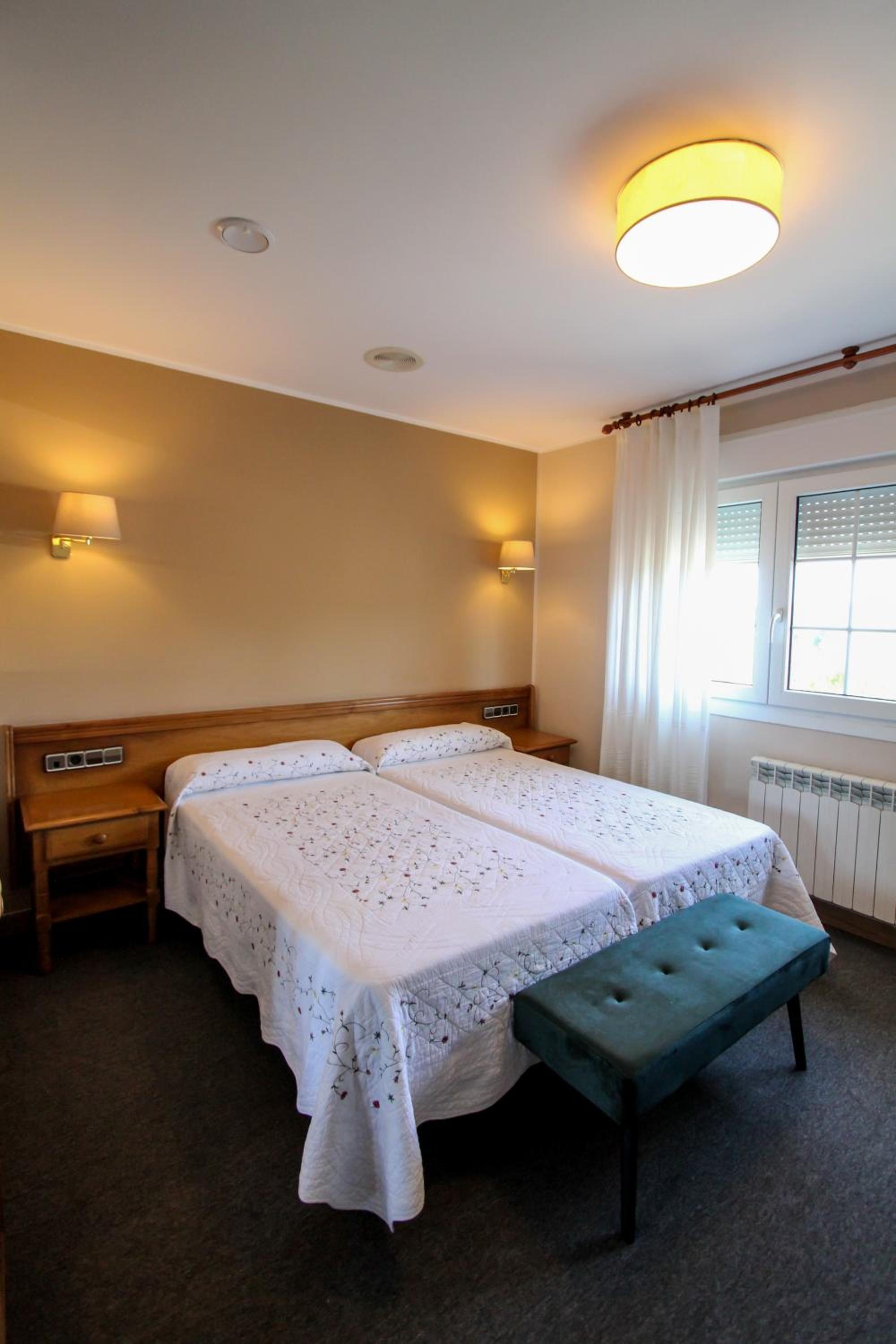 Double or Twin Room - Photo 4