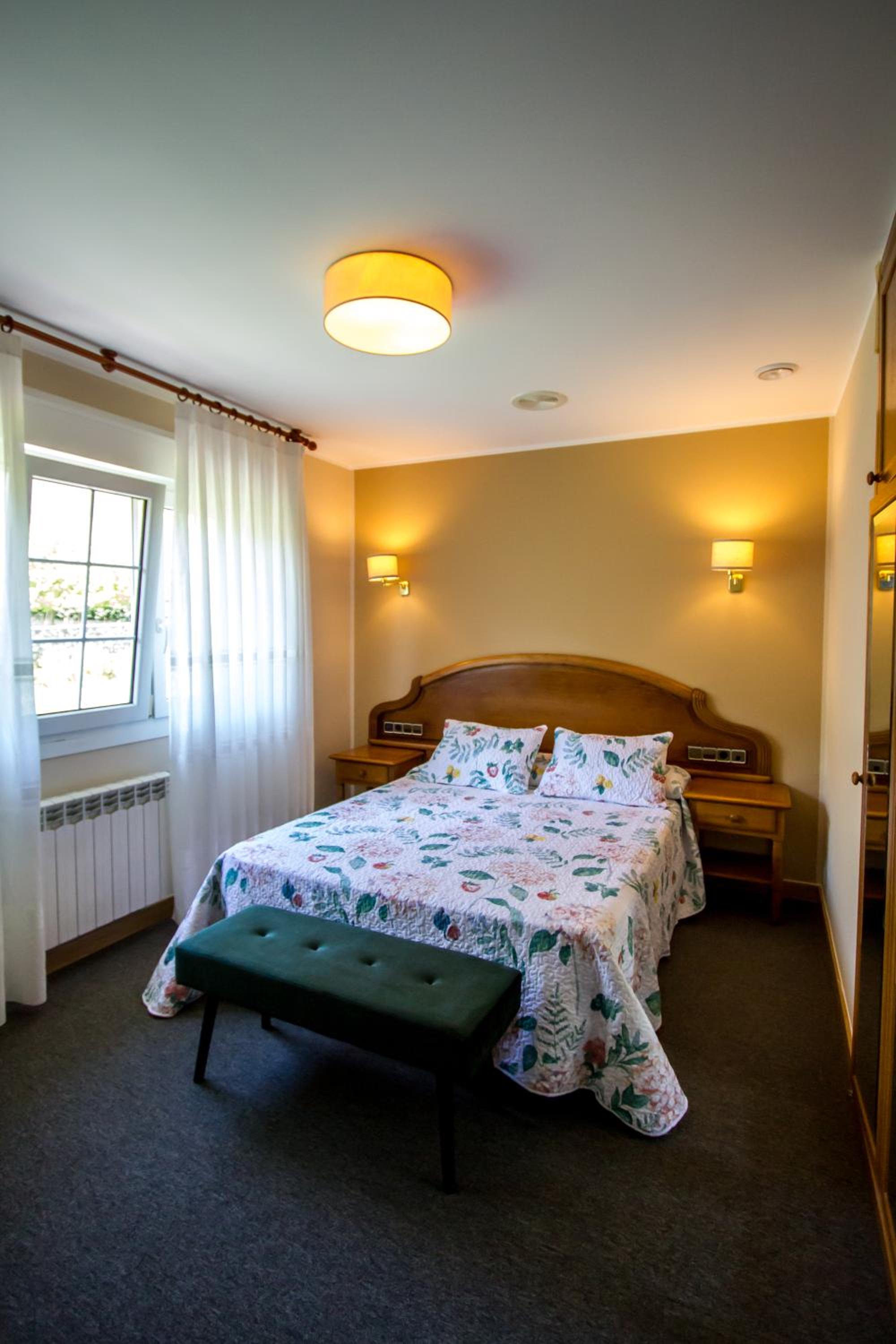 Double or Twin Room - Photo 5