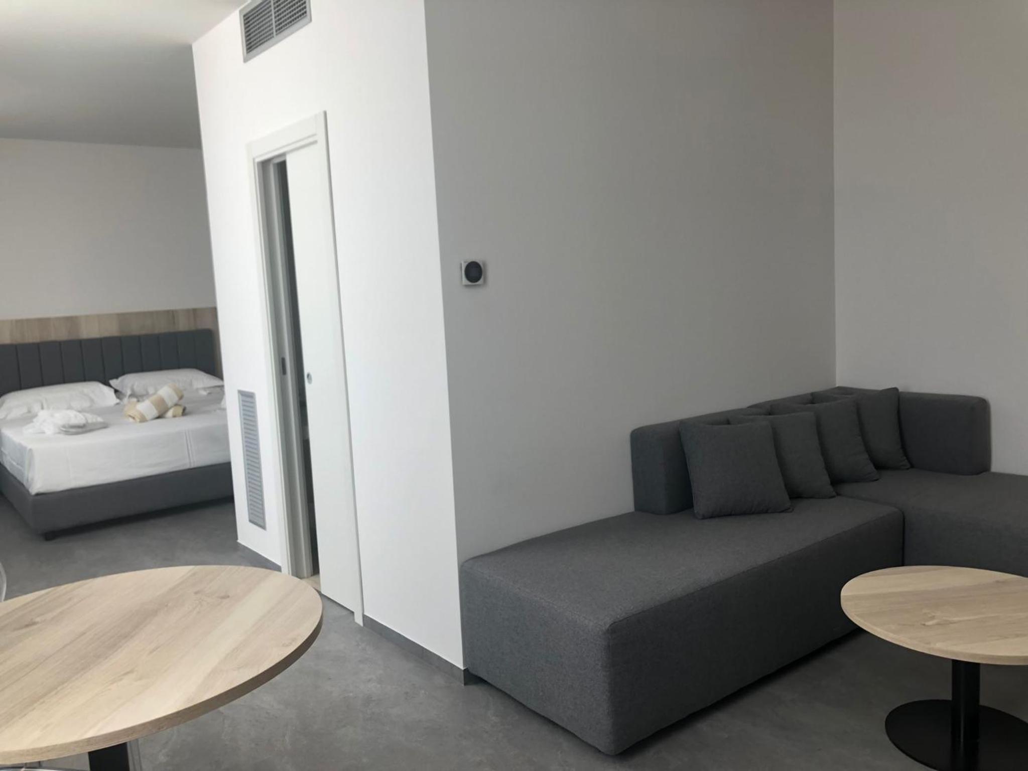 Suite - Photo 5