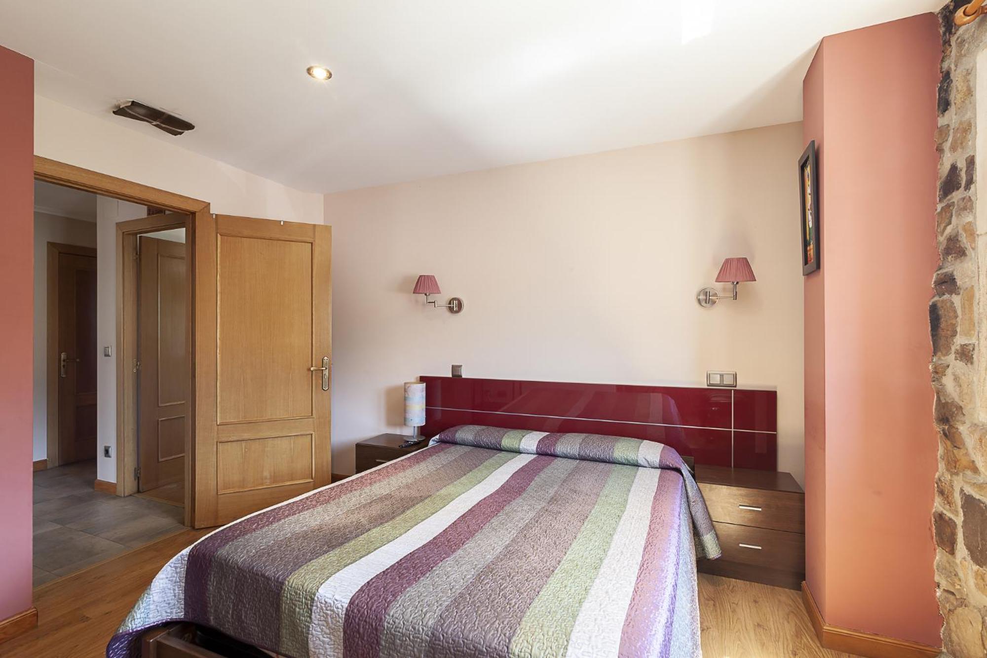 Double Room with Private Bathroom - Photo 4