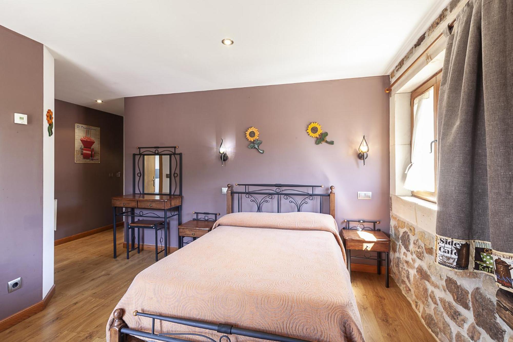 Standard Twin Room with Sofa - Photo 5