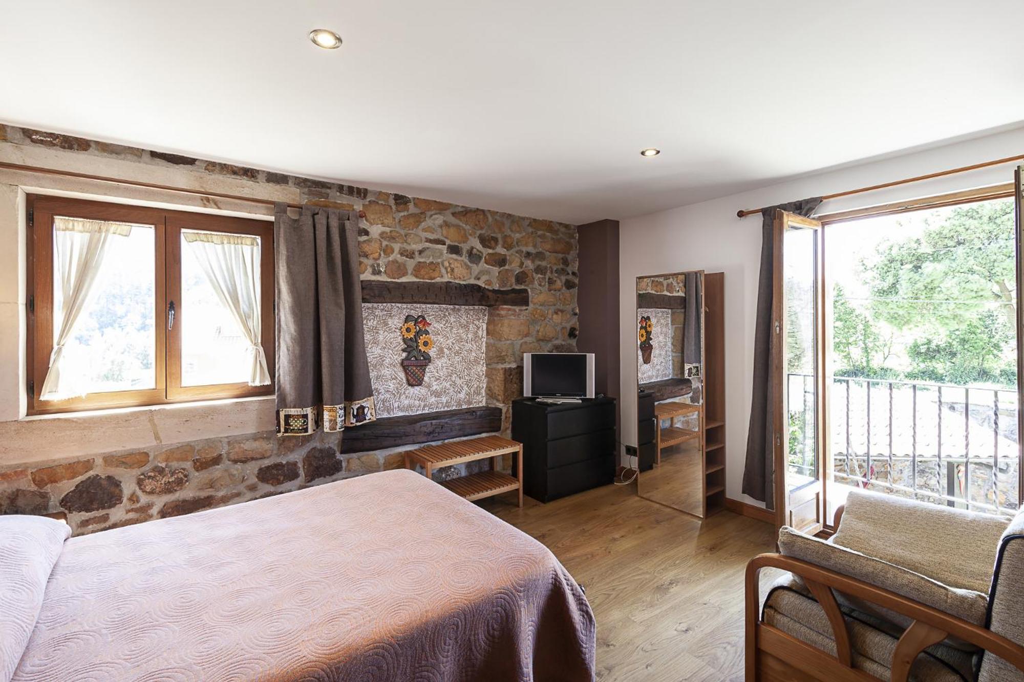 Standard Twin Room with Sofa - Photo 4