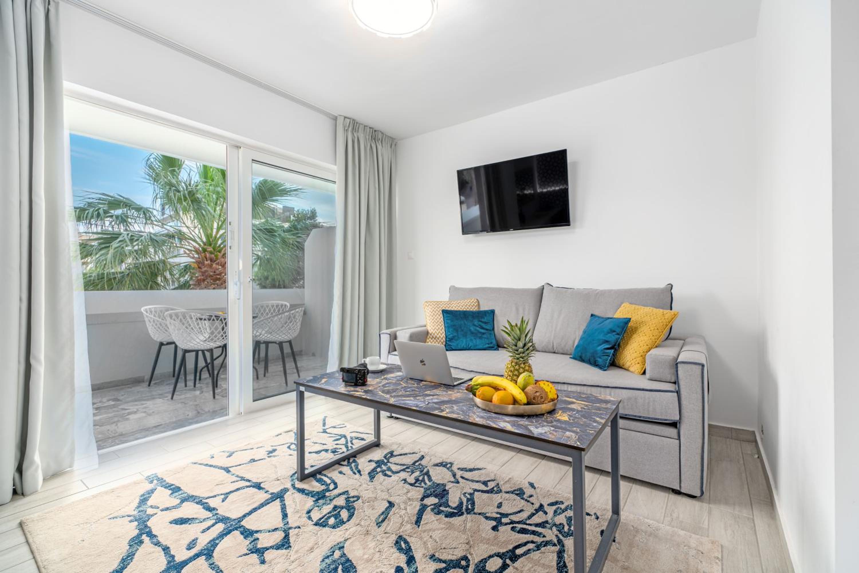 Family Room with Side Sea View photo 2