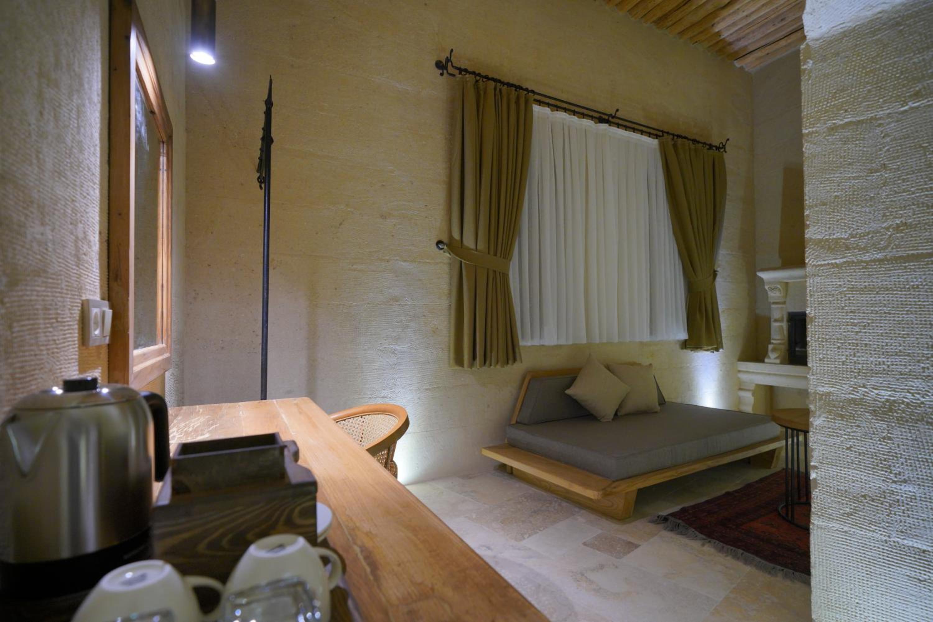 Deluxe Suite with Fireplace - Photo 6
