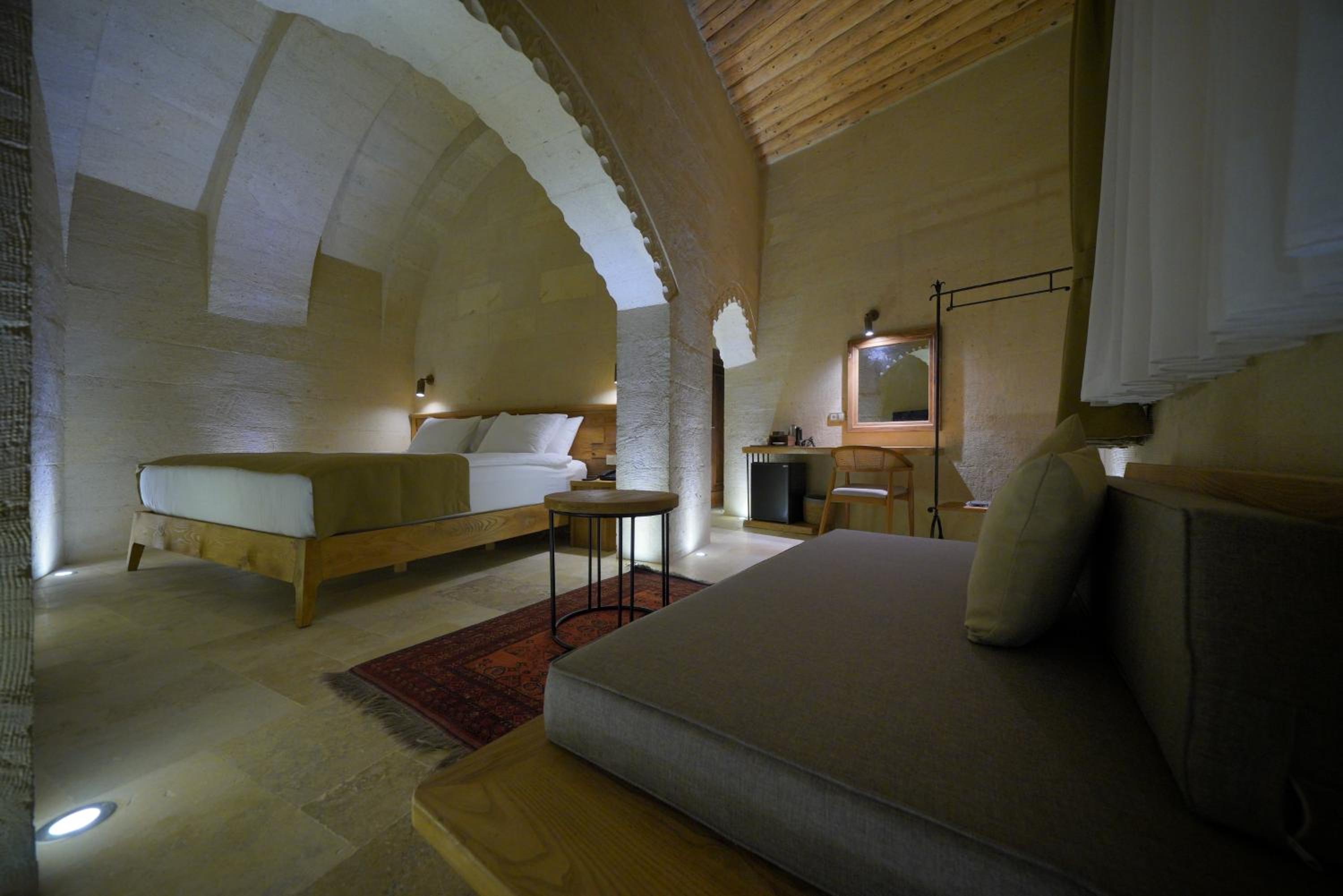 Deluxe Suite with Fireplace - Photo 1