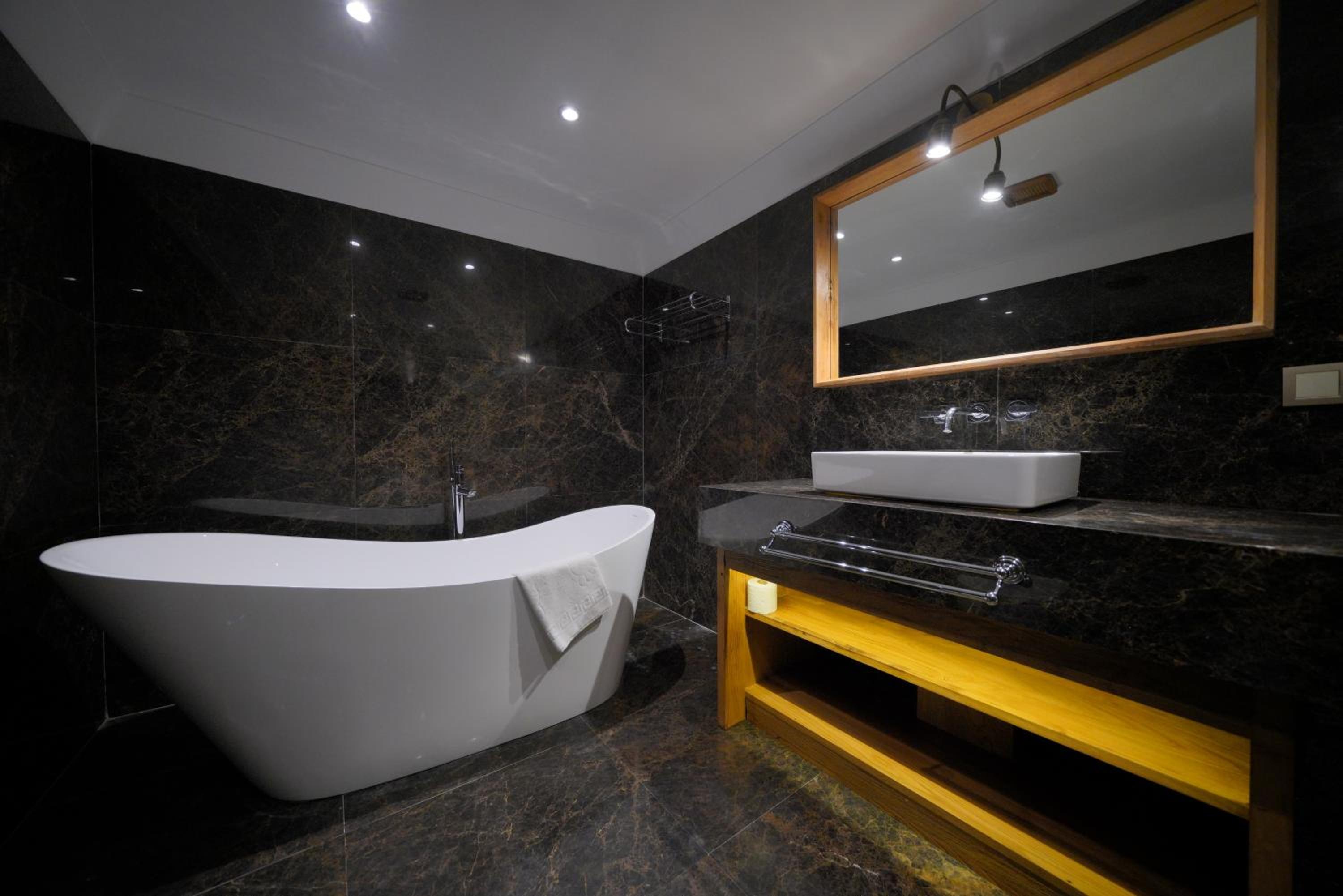Superior Suite - Photo 5