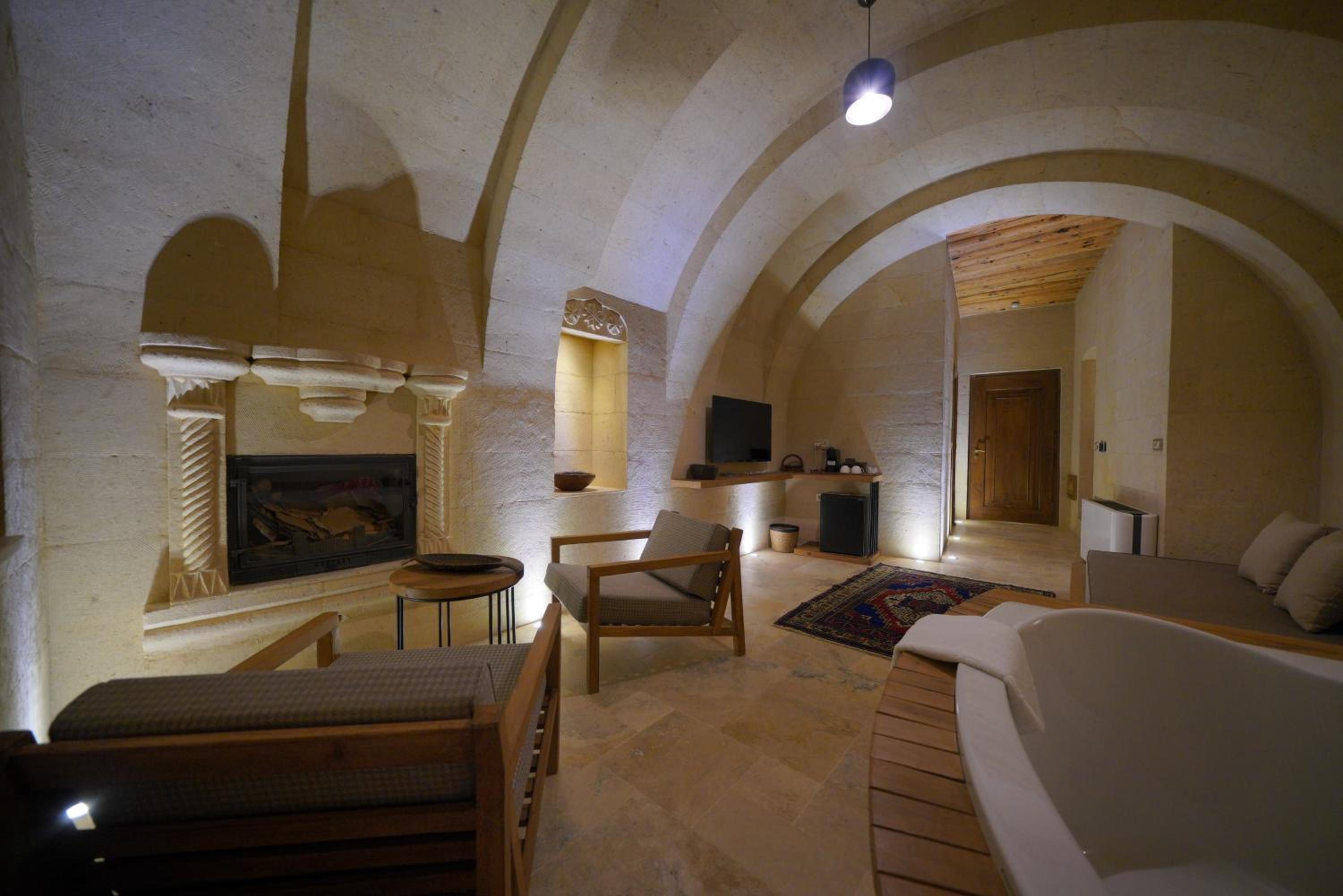 Suite with Mountain View - Photo 9