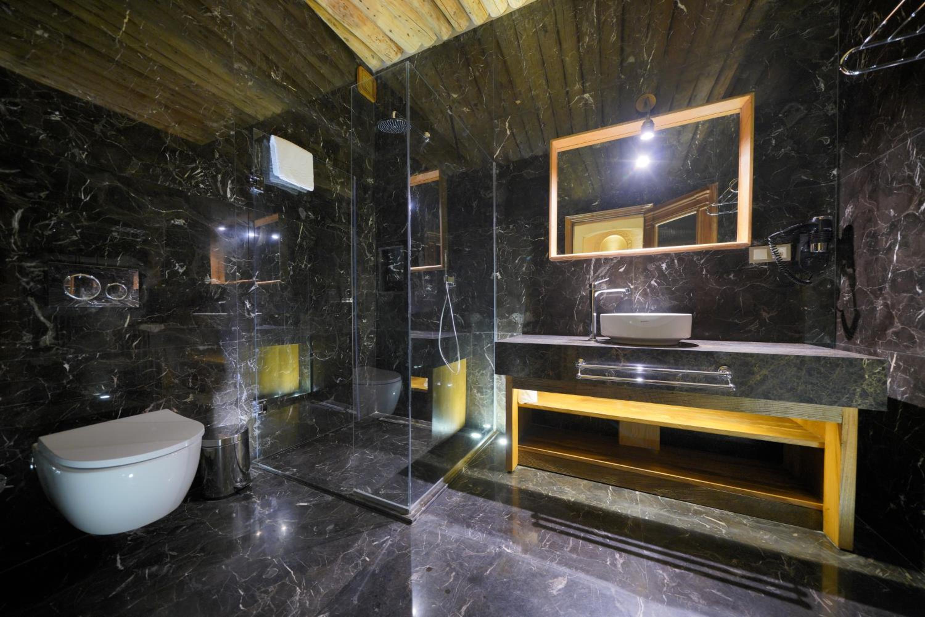 Suite with Mountain View - Photo 5