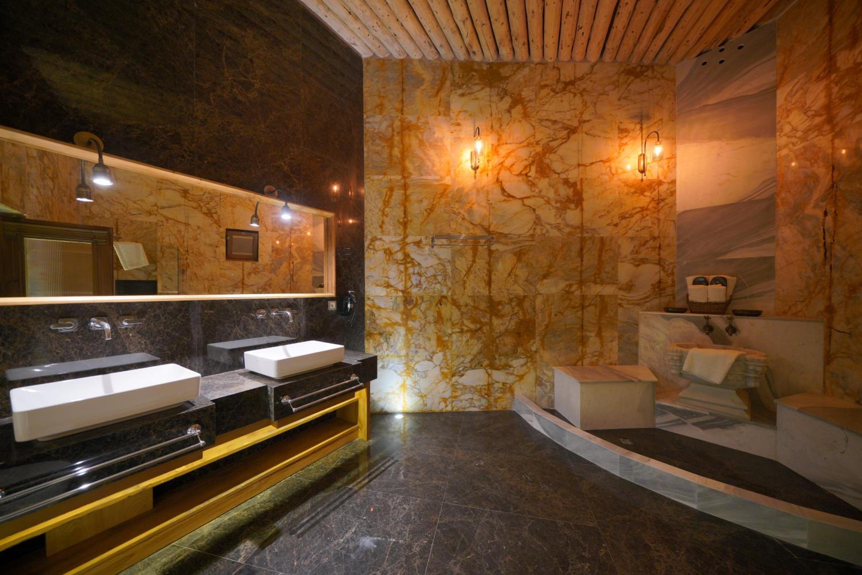 King Suite - Photo 10
