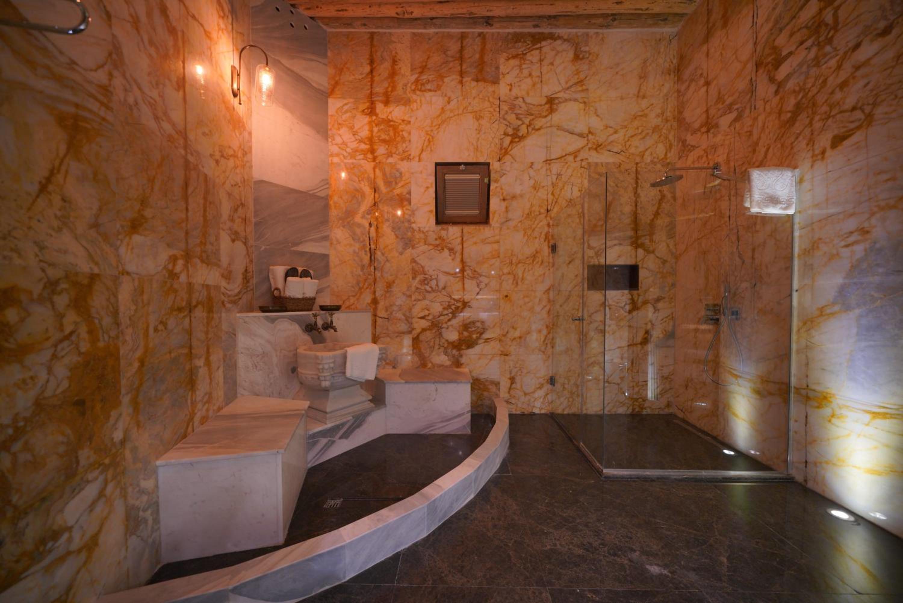 King Suite - Photo 9