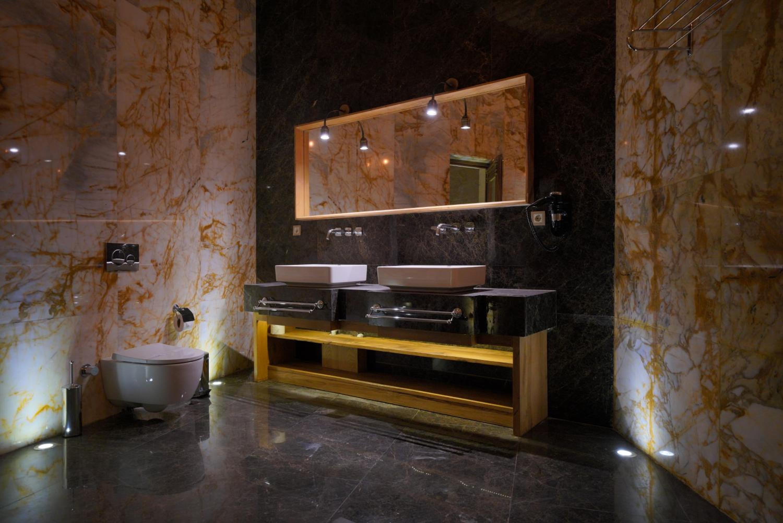 King Suite - Photo 8