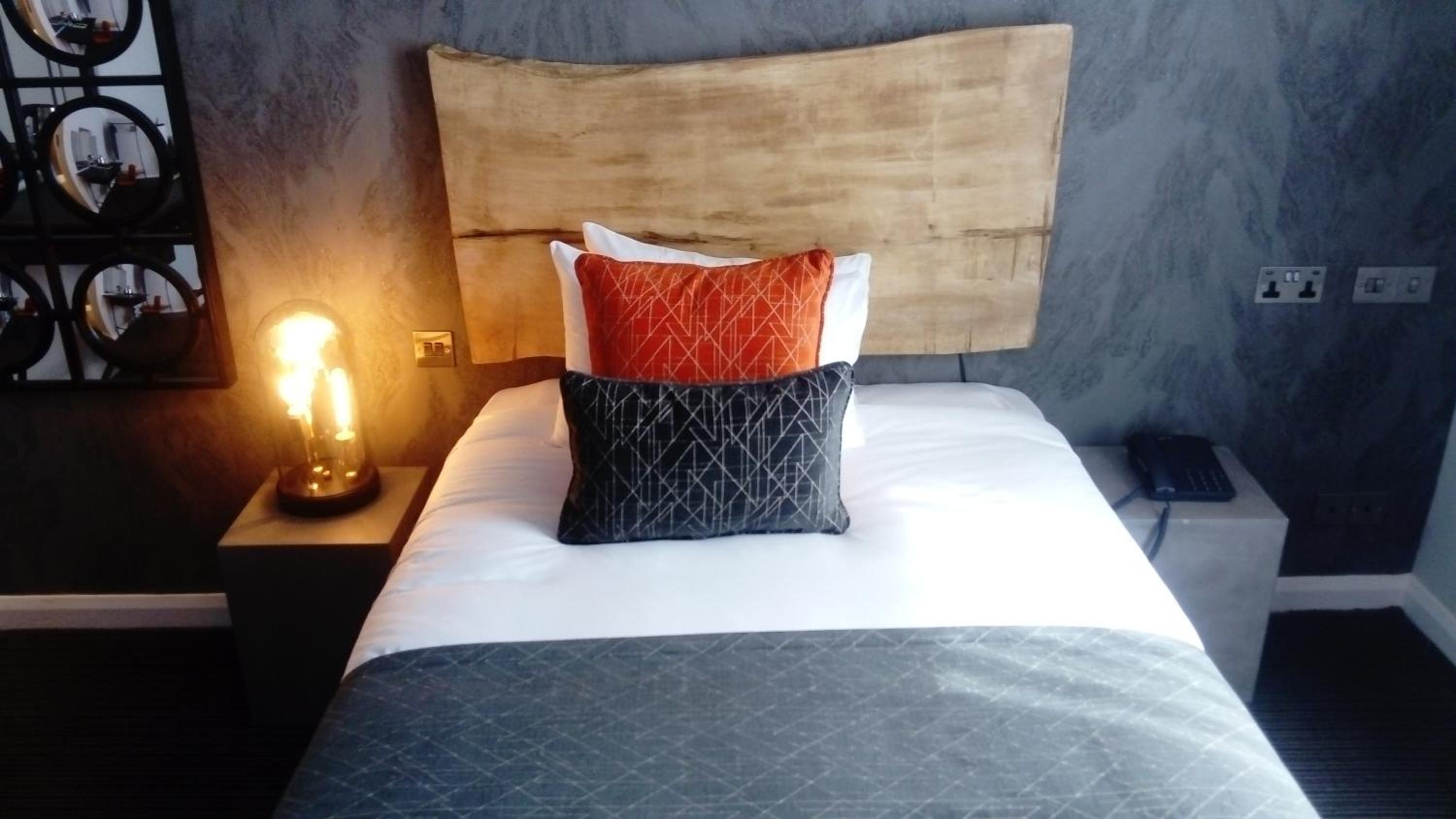 Standard Single Room - Photo 3