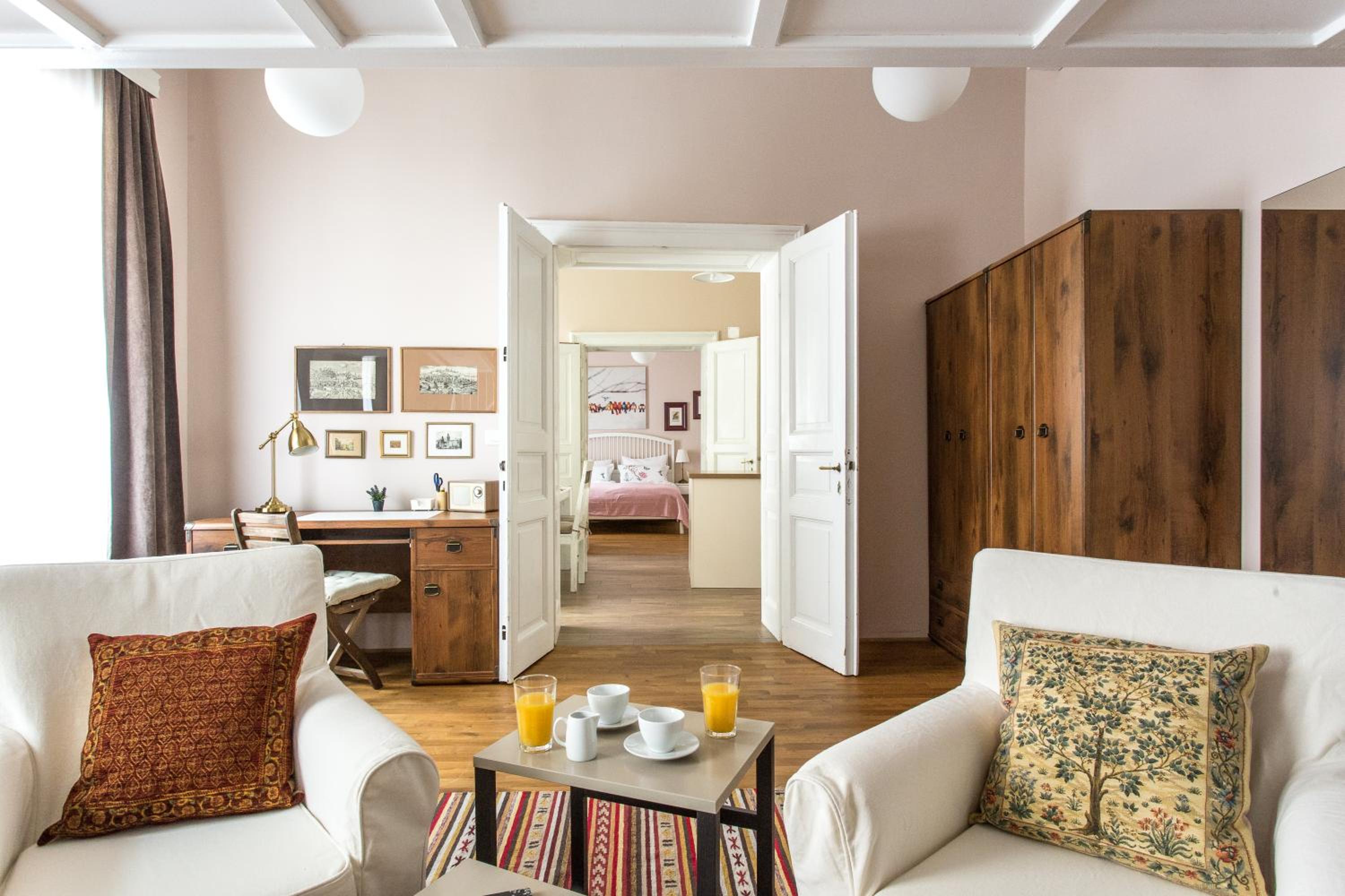 Three-Bedroom Apartment "Ivan"