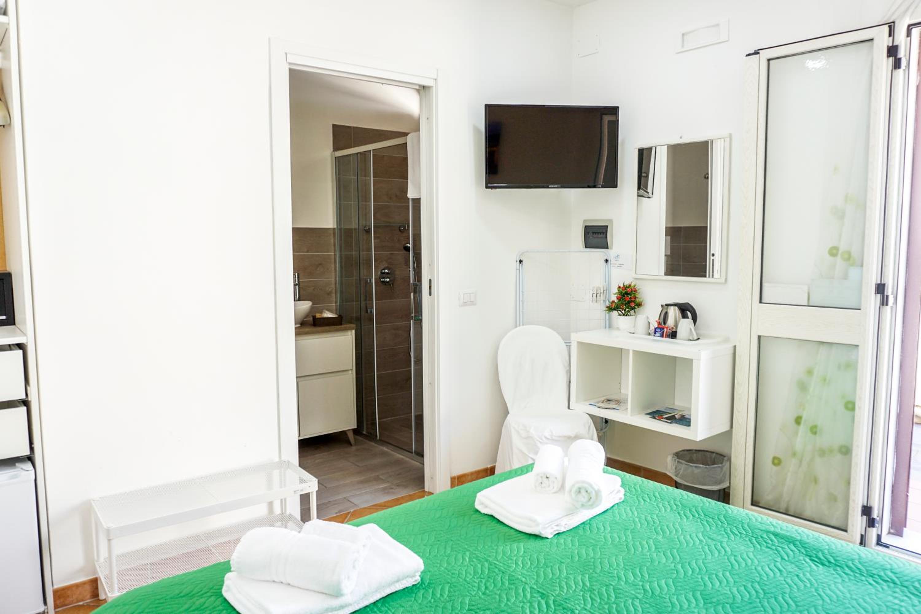 Double Room with Pool View photo 2