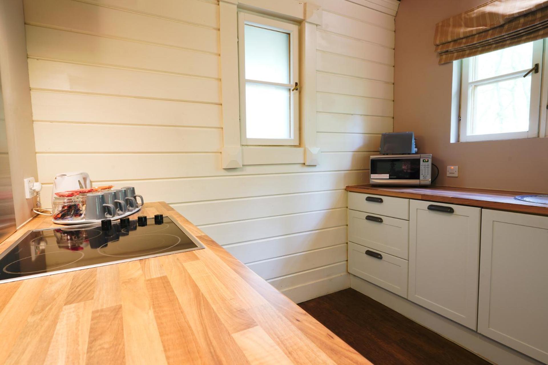 Woodland Lodge - self catering - Photo 3