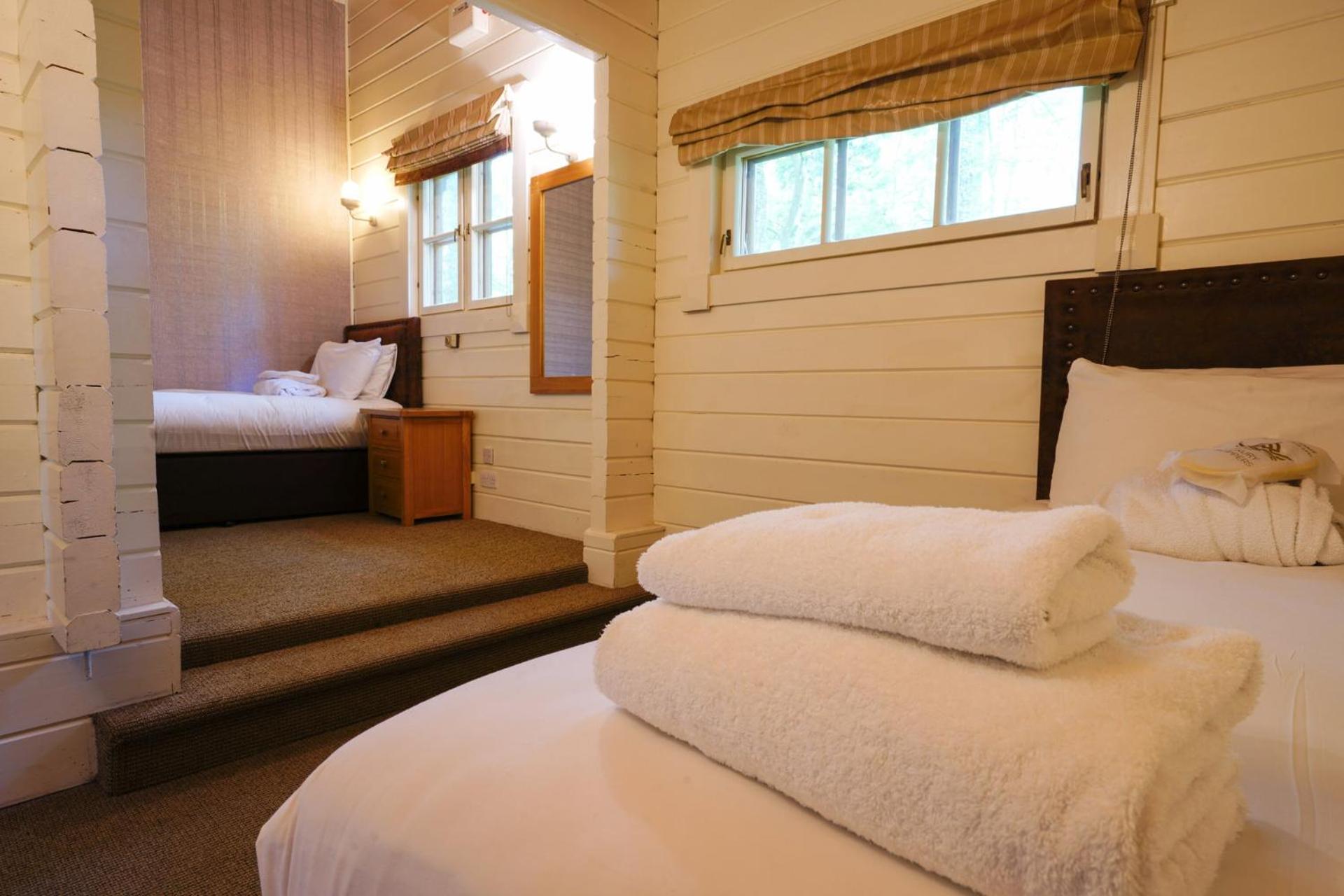 Woodland Lodge - self catering - Photo 2