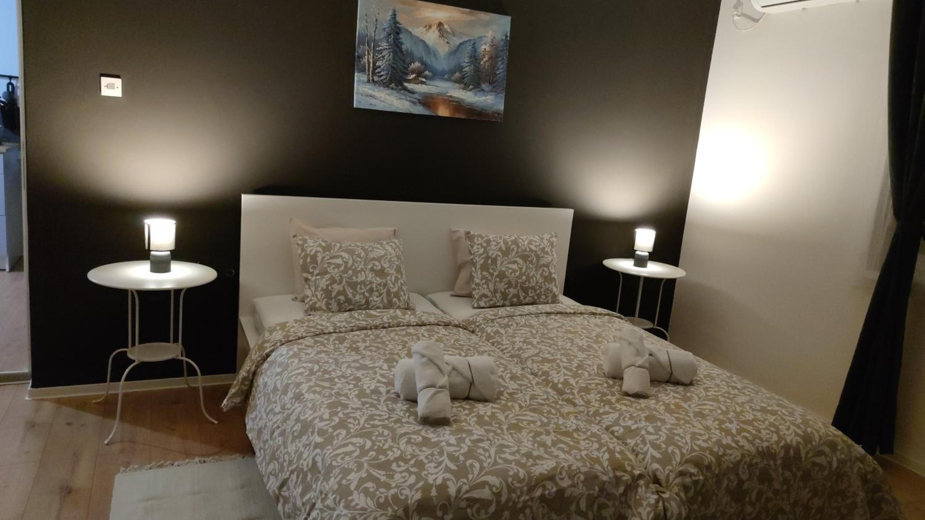 One-Bedroom Apartment photo 1