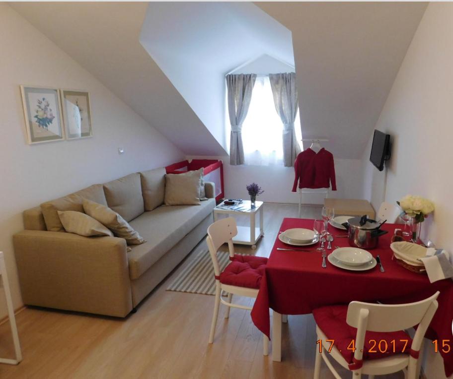 One-Bedroom Apartment - Photo 4