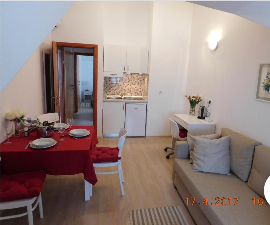 One-Bedroom Apartment - Photo 8