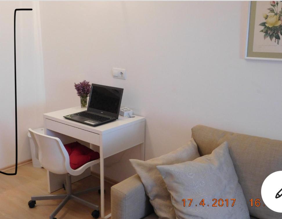 One-Bedroom Apartment - Photo 1