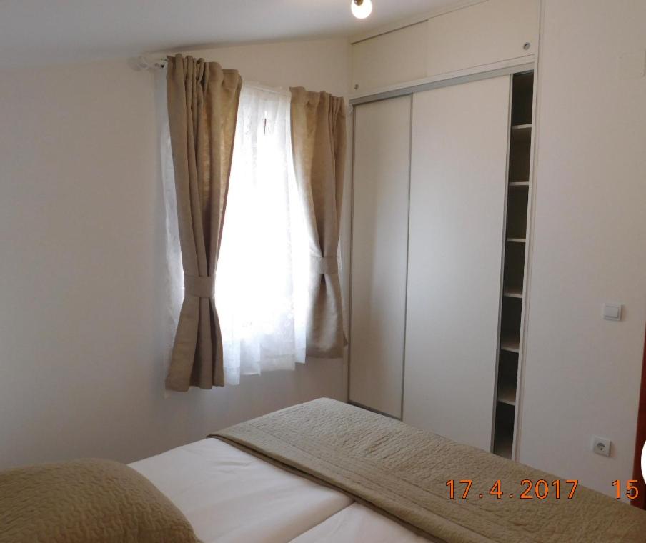 One-Bedroom Apartment - Photo 12