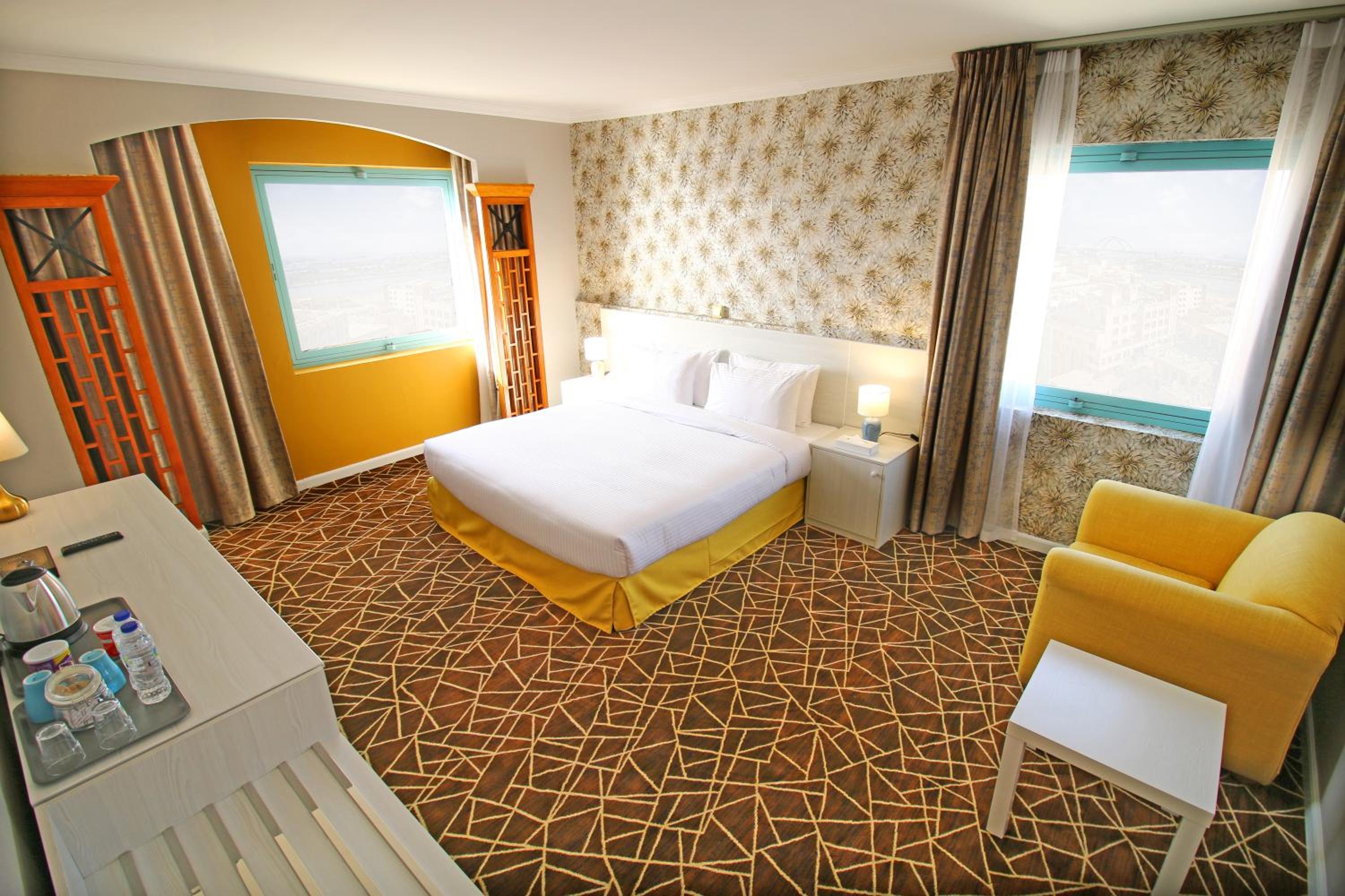 Corner Suite Room with Creek & Heritage Views photo 3