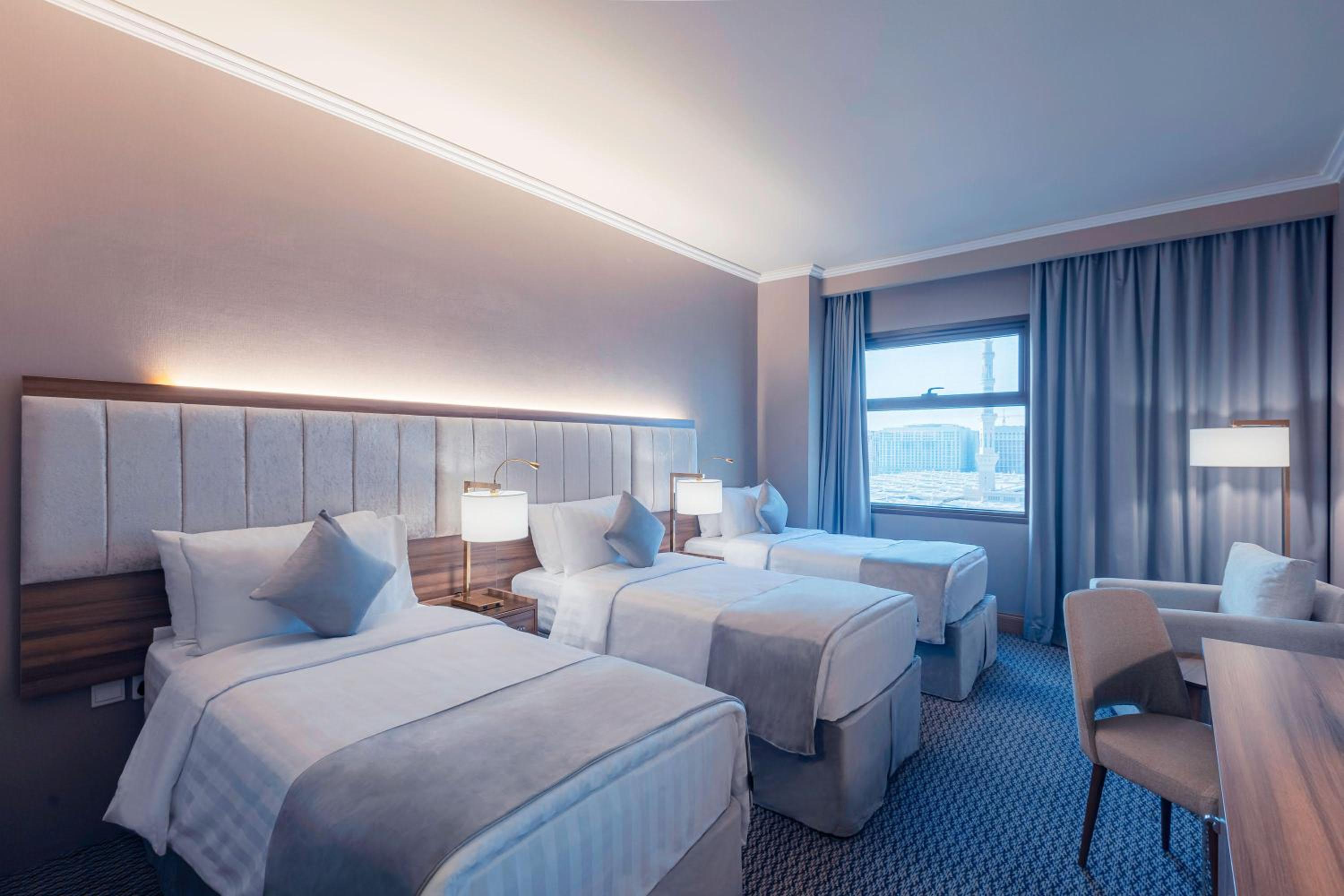 Deluxe Triple Room City View  - Photo 3