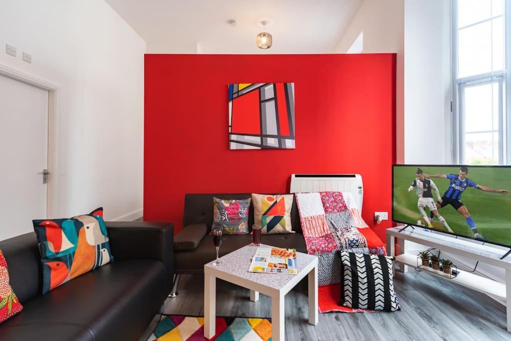 One-Bedroom Apartment - Photo 2