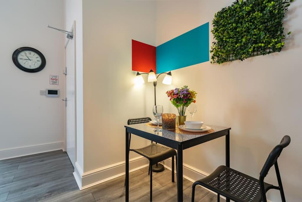 One-Bedroom Apartment - Photo 7