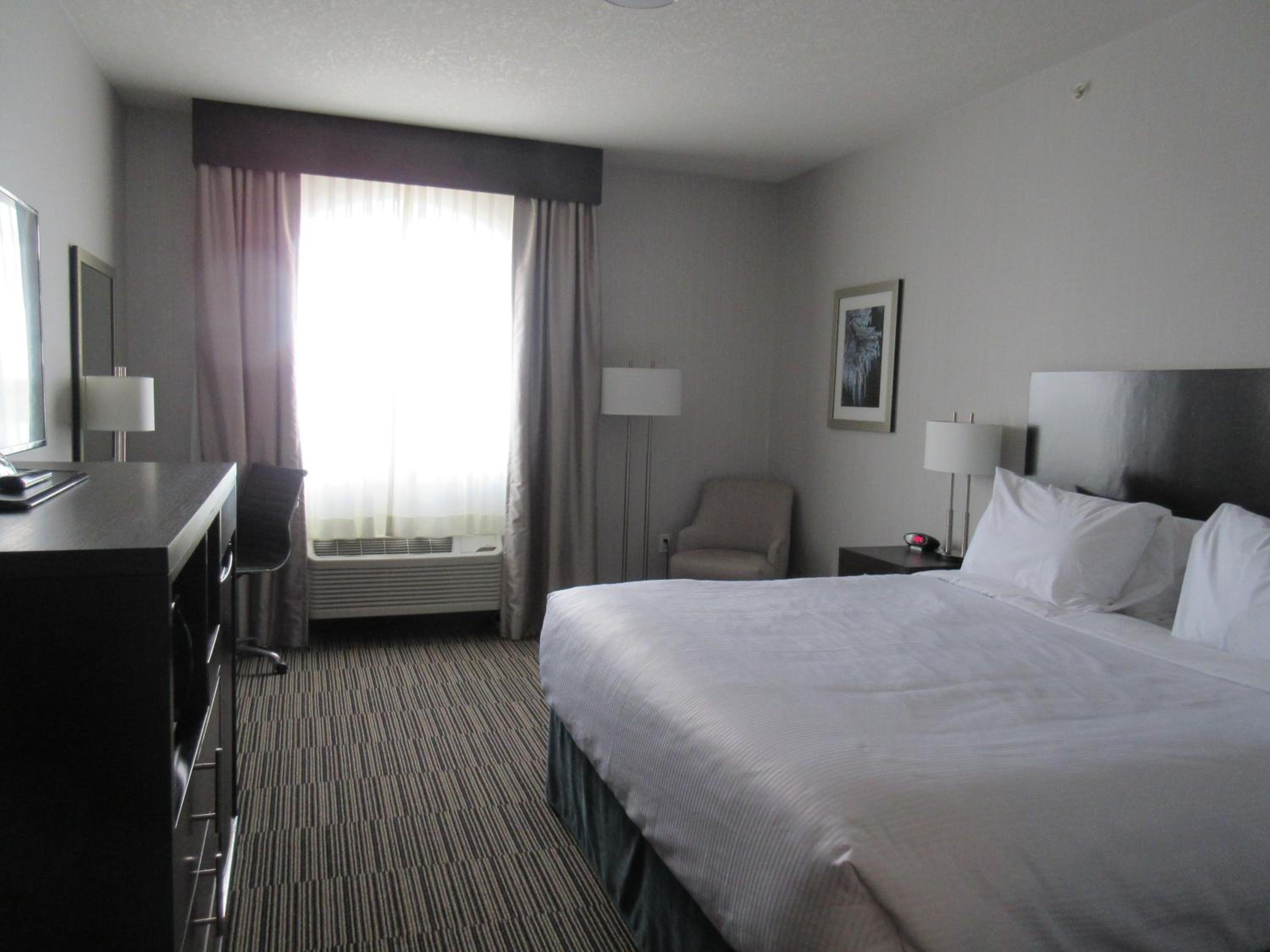 King Room with Roll-in Shower - Disability Access/Non-Smoking