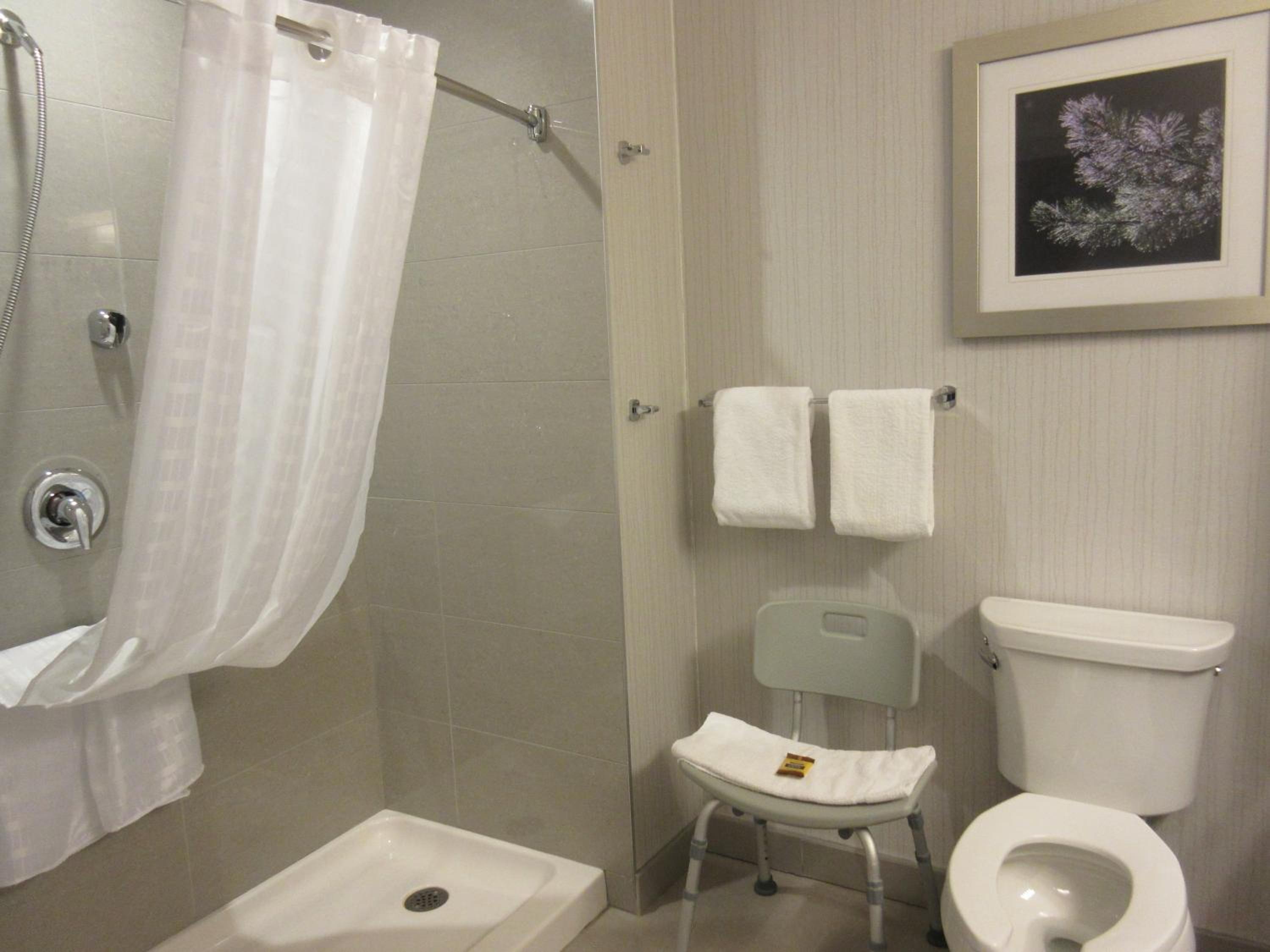 King Room with Roll-in Shower - Disability Access/Non-Smoking photo 3