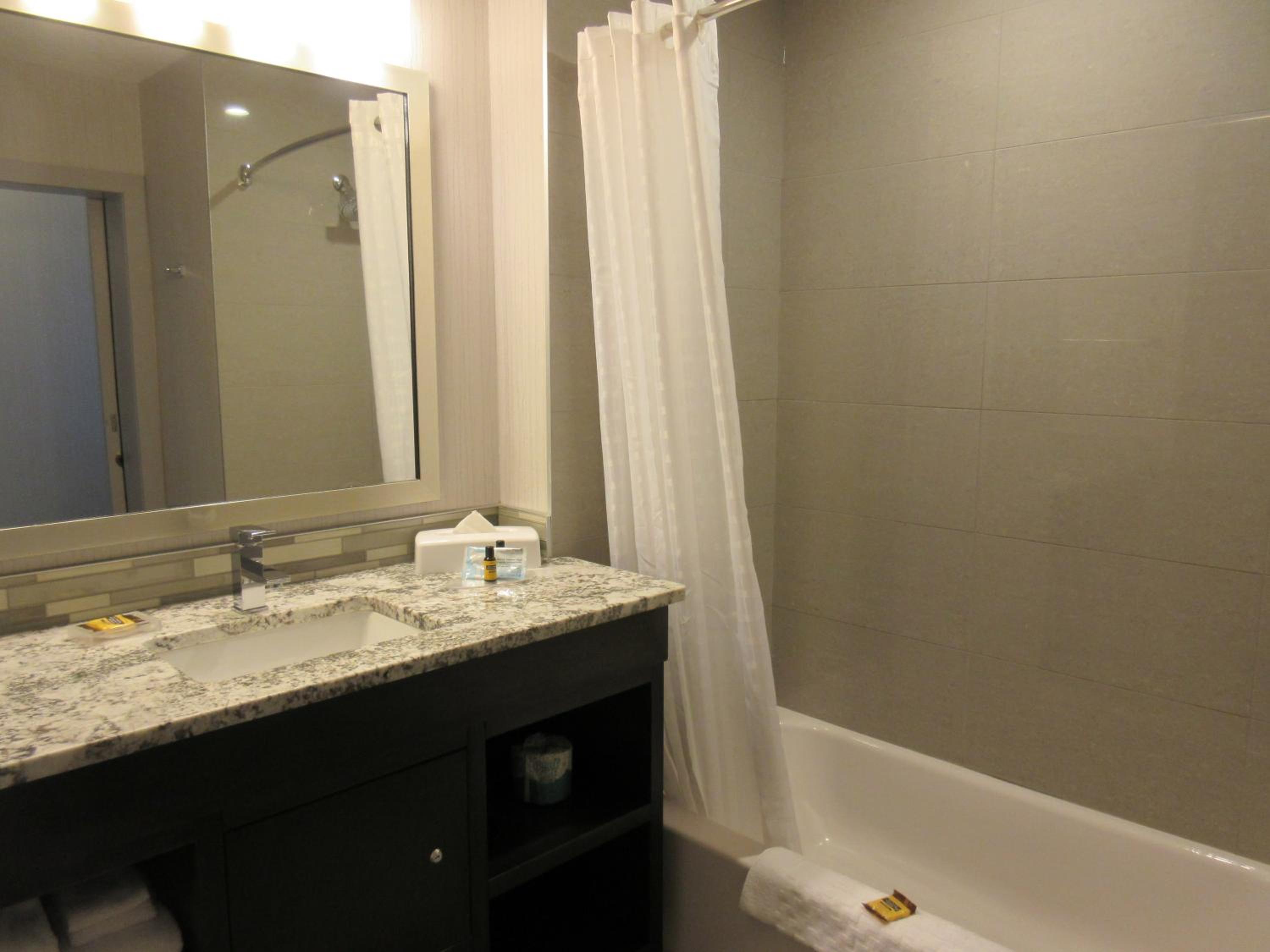 Queen Room with Two Queen Beds and Kitchenette - Non-Smoking photo 2