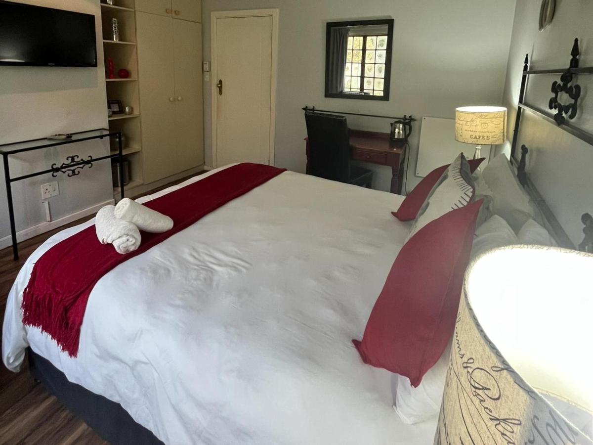 Standard Queen Room photo 3