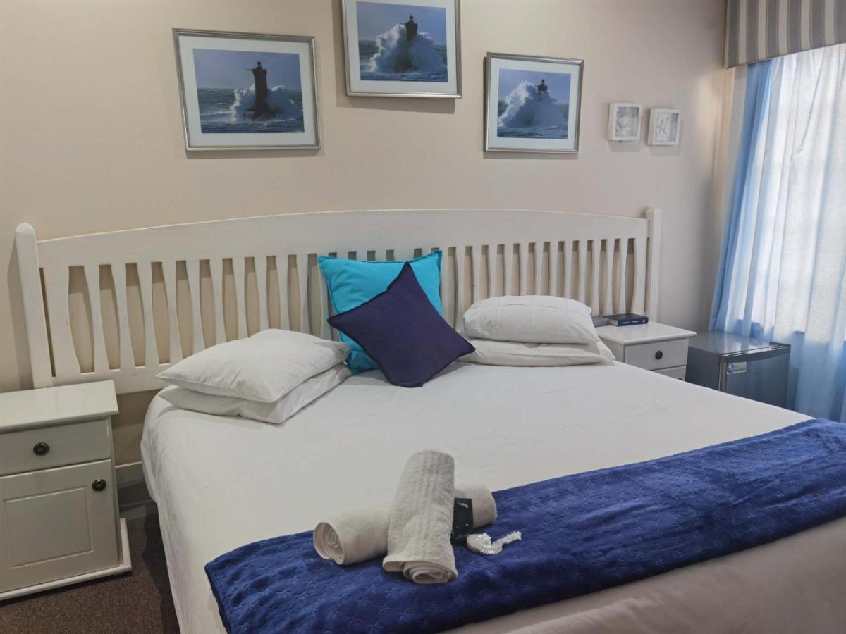 Standard Double or Twin Room - Photo 4